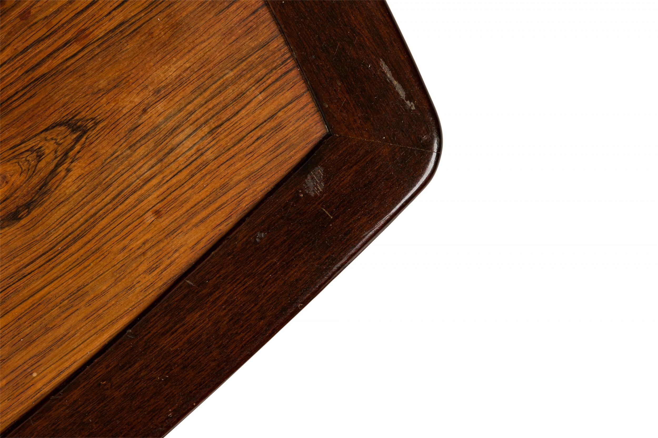 20ième siècle Table d'appoint Edward Wormley pour Dunbar avec cadre en bois encastré en vente