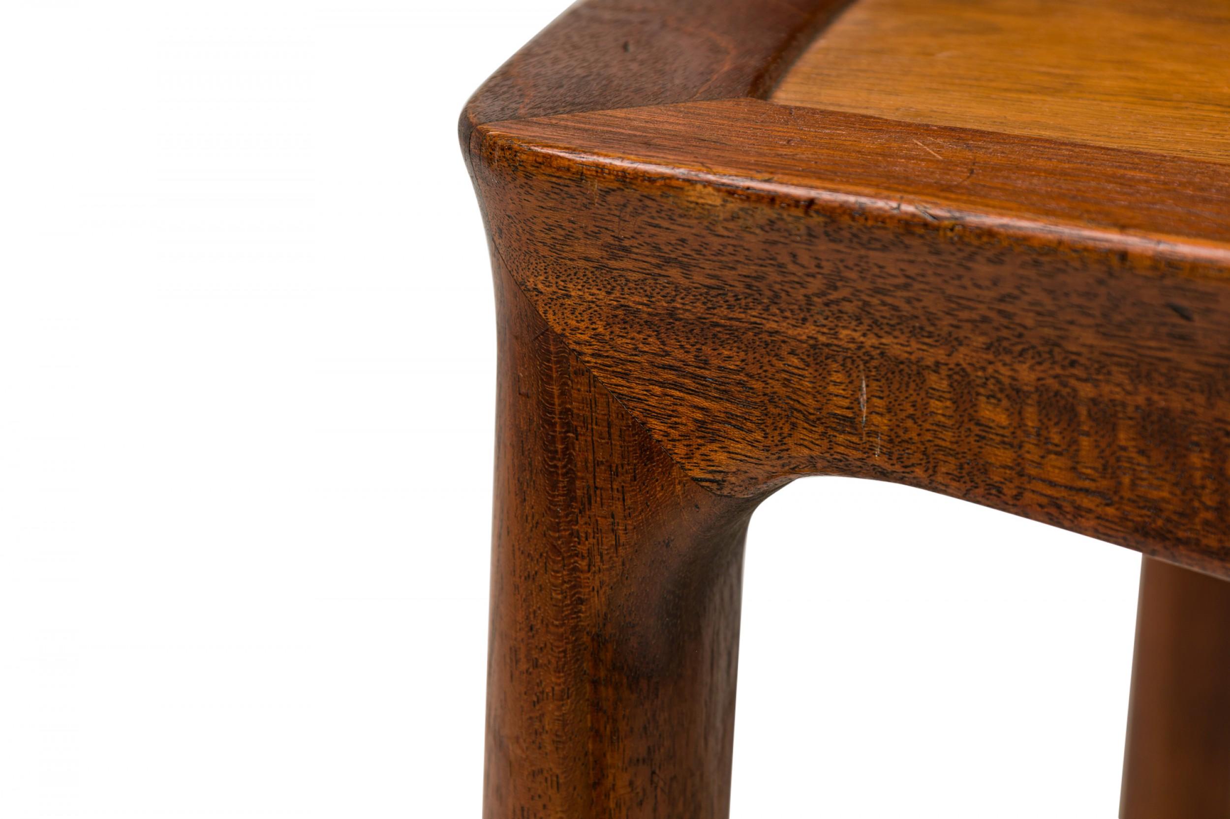 Mid-Century Modern Edward Wormley pour Dunbar, table d'appoint encadrée avec plateau encastré en vente