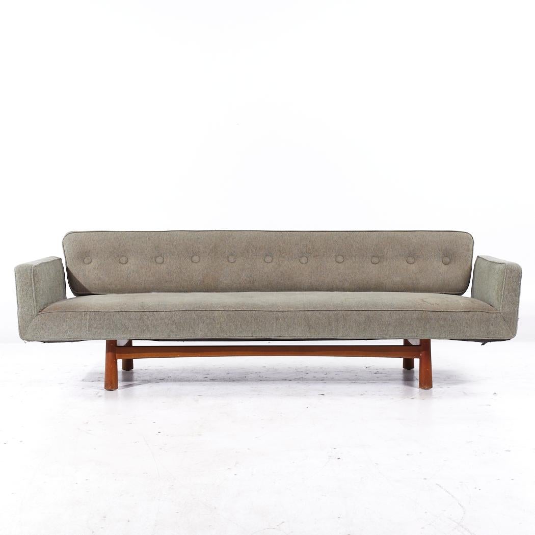 Canapé Mid Century New York Edward Wormley pour Dux

Ce canapé mesure : 91 large x 32 profond x 29 pouces de haut, avec une hauteur d'assise de 16 et une hauteur d'accoudoir de 23,5 pouces.

Tous les meubles peuvent être achetés dans ce que nous