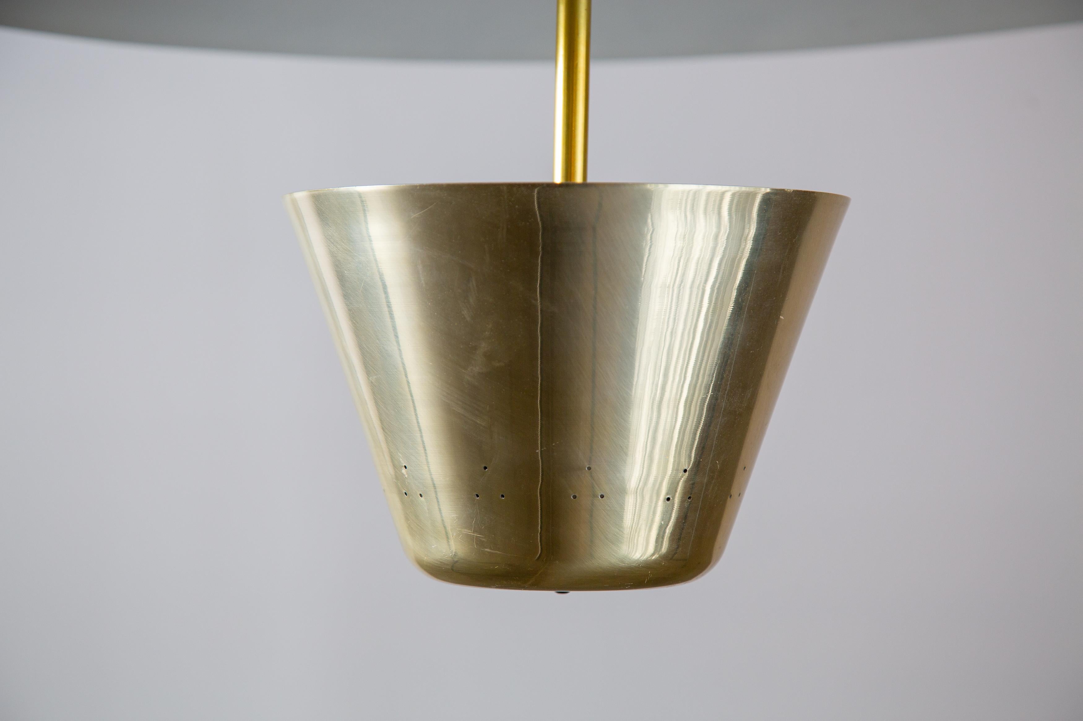 Edward Wormley for Lightolier Pendant Lamp chandelier Brass and Lacquer 1950s In Good Condition For Sale In Virginia Beach, VA