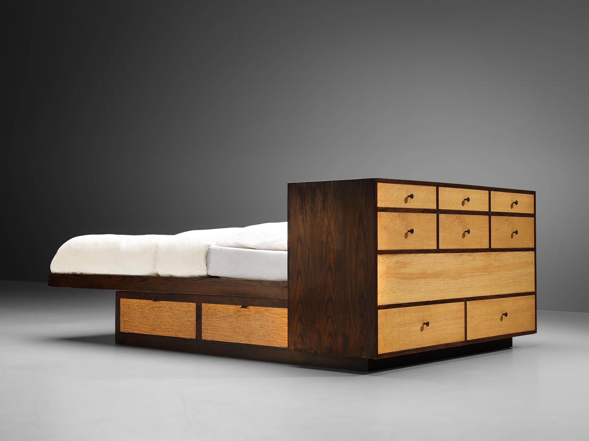 Edward Wormley for Dunbar, queen size bed with drawers, oak, leather, brass, United States, 1960s

Rare queen-size bed by Edward Wormley for Dunbar designed in the 1960s. This exceptional bed features a wooden frame and large headboard that both