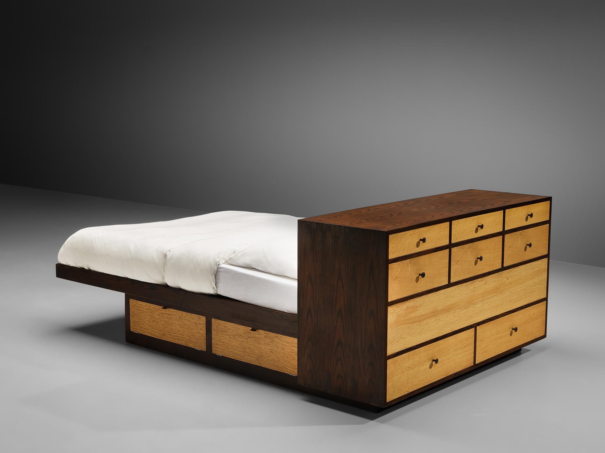 Edward Wormley Free-Standing Queen Size Bed with Drawers In Good Condition For Sale In Waalwijk, NL