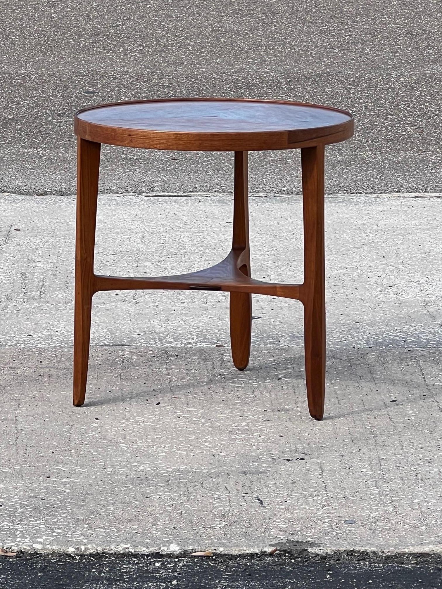 Edward Wormley Janus Side Table In Good Condition For Sale In St.Petersburg, FL