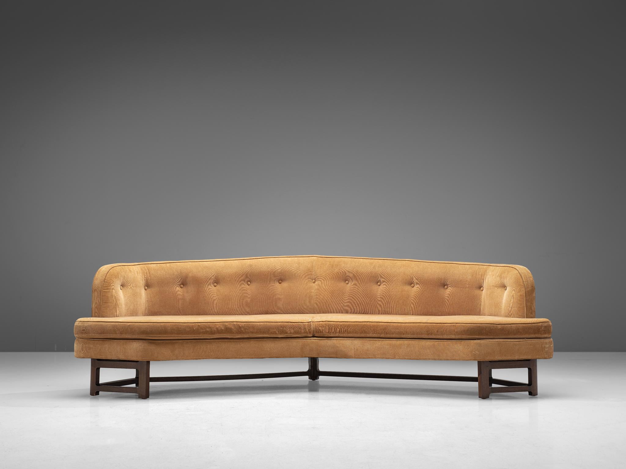 Edward Wormley for Dunbar, Janus sofa model 6392A, reupholstered in Yellow Corduroy, mahogany, United States, 1960s. 

Wide angled Janus' sofa by Edward Wormely. This sofa has a modern shape and sinuous lines which create a comfortable and appealing