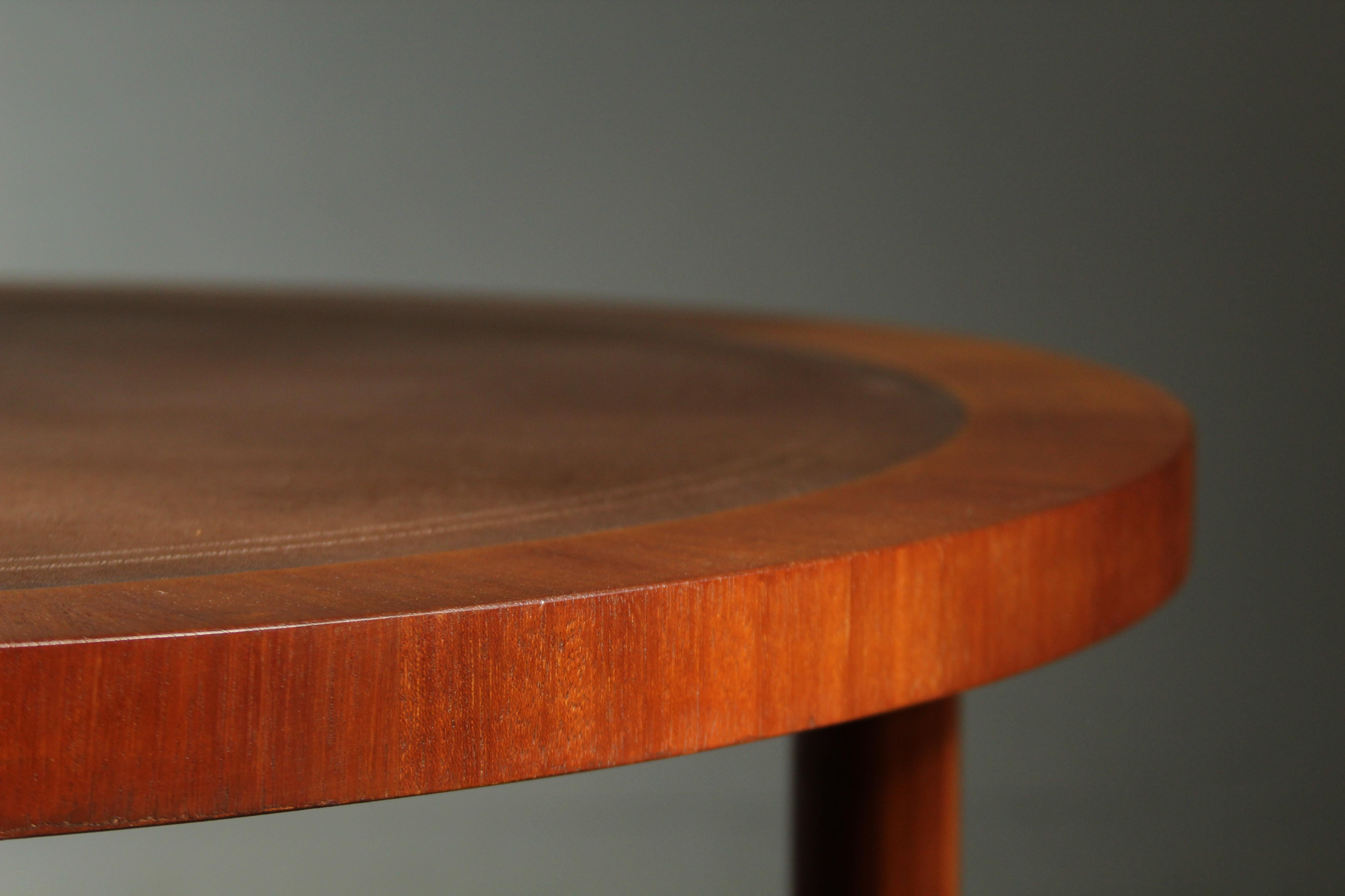 Table à cocktail en acajou et dessus en cuir Edward Wormley, années 1950 Bon état - En vente à Coronado, CA