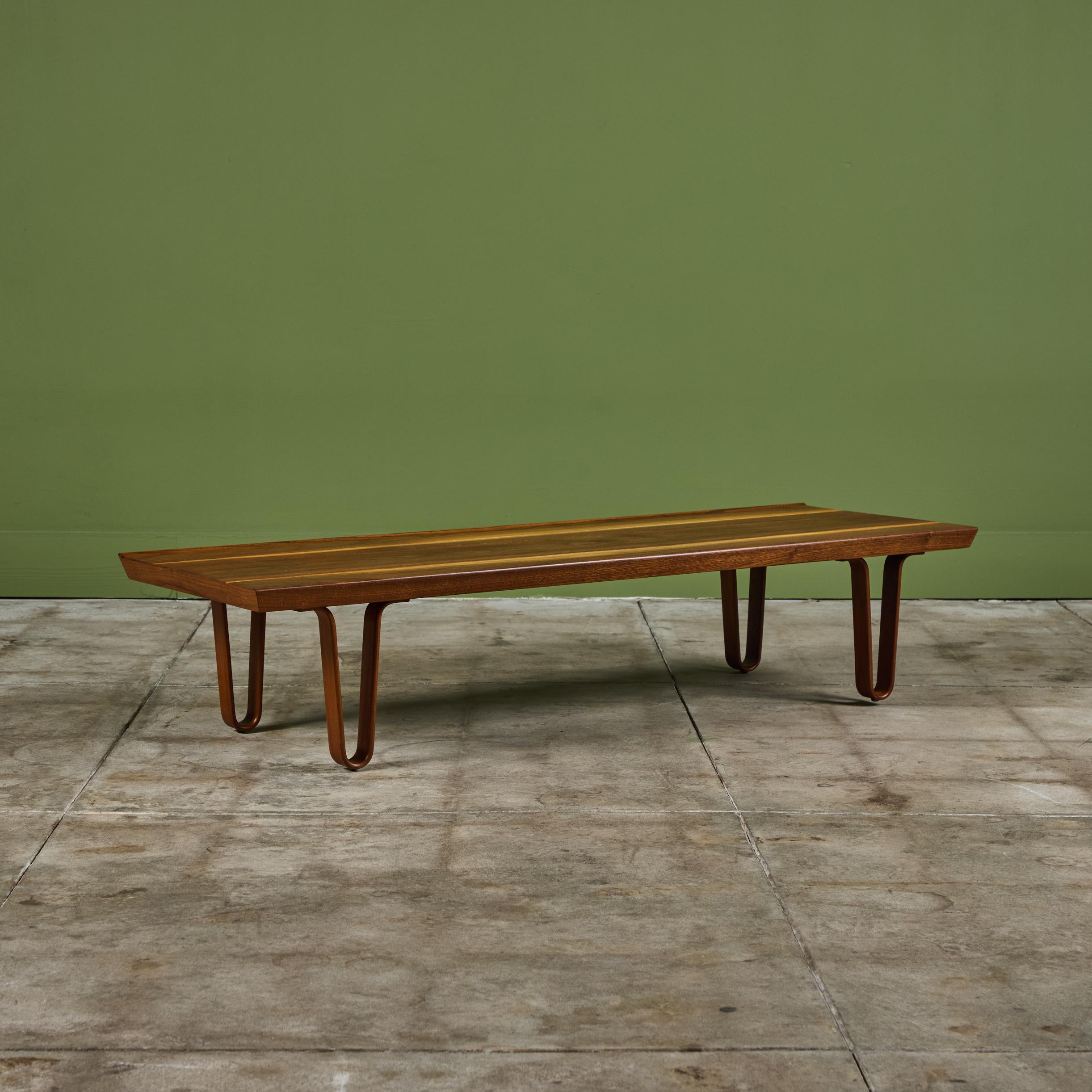 Diseñado en 1946 por Edward Wormley para Dunbar, el banco, cariñosamente llamado 