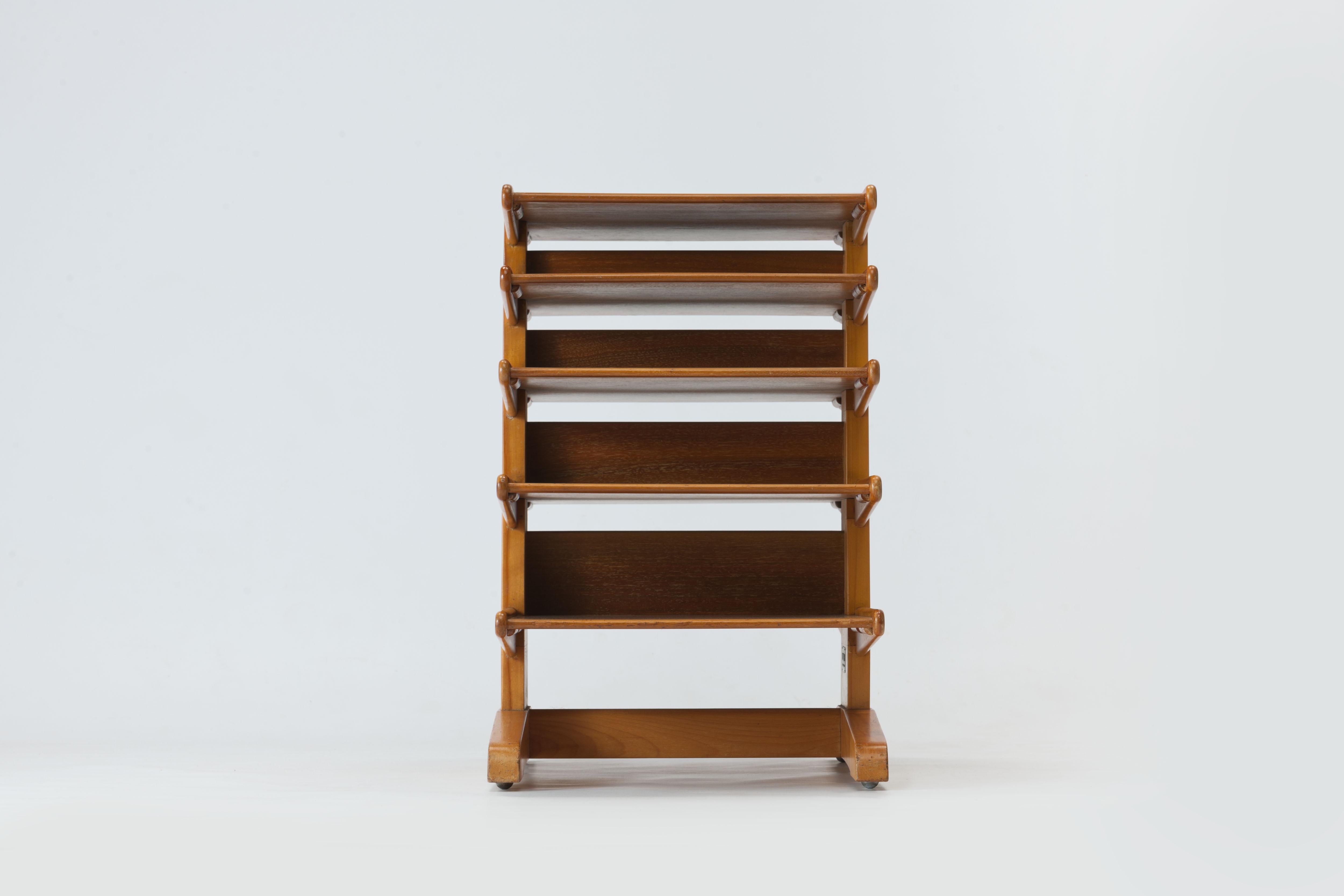 Edward Wormley 'Magazine Tree' Shelves for Dunbar In Good Condition In Utrecht, NL