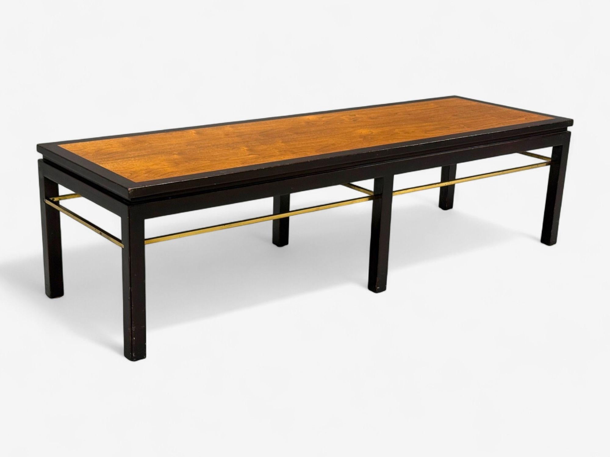 Edward Wormley, Dunbar, Mahagoni, ebonisiertes Holz, Messing, Kaffee- oder Cocktailtisch, USA, 1960er Jahre

Ein Couchtisch Modell #313 aus Mahagoni und Messing, entworfen von Edward Wormley für Dunbar in den Vereinigten Staaten um 1960. Mit einer