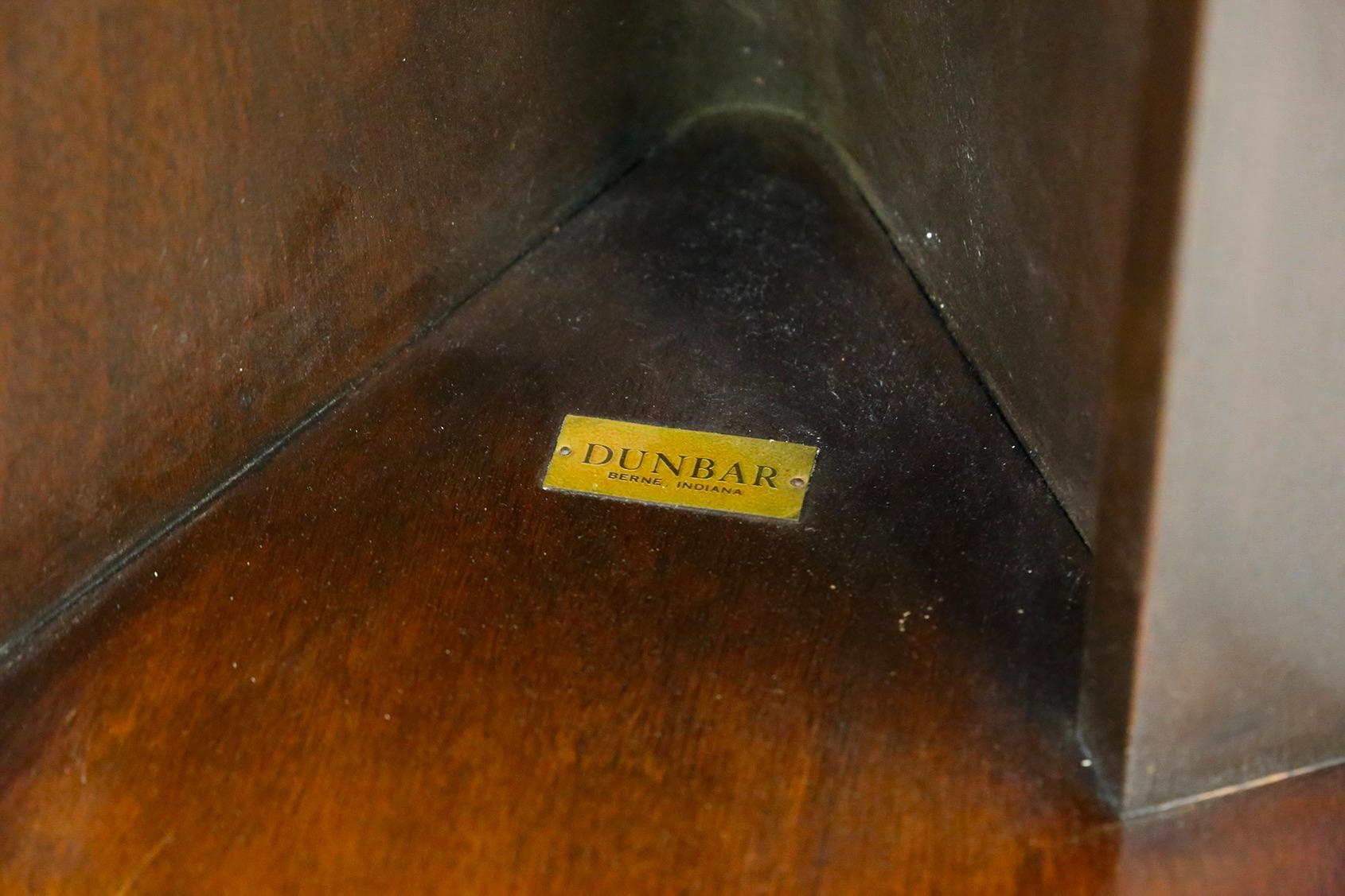 Edward Wormley Porte-revues du milieu du siècle pour Dunbar en laiton et bois brun:: 1950 en vente 1
