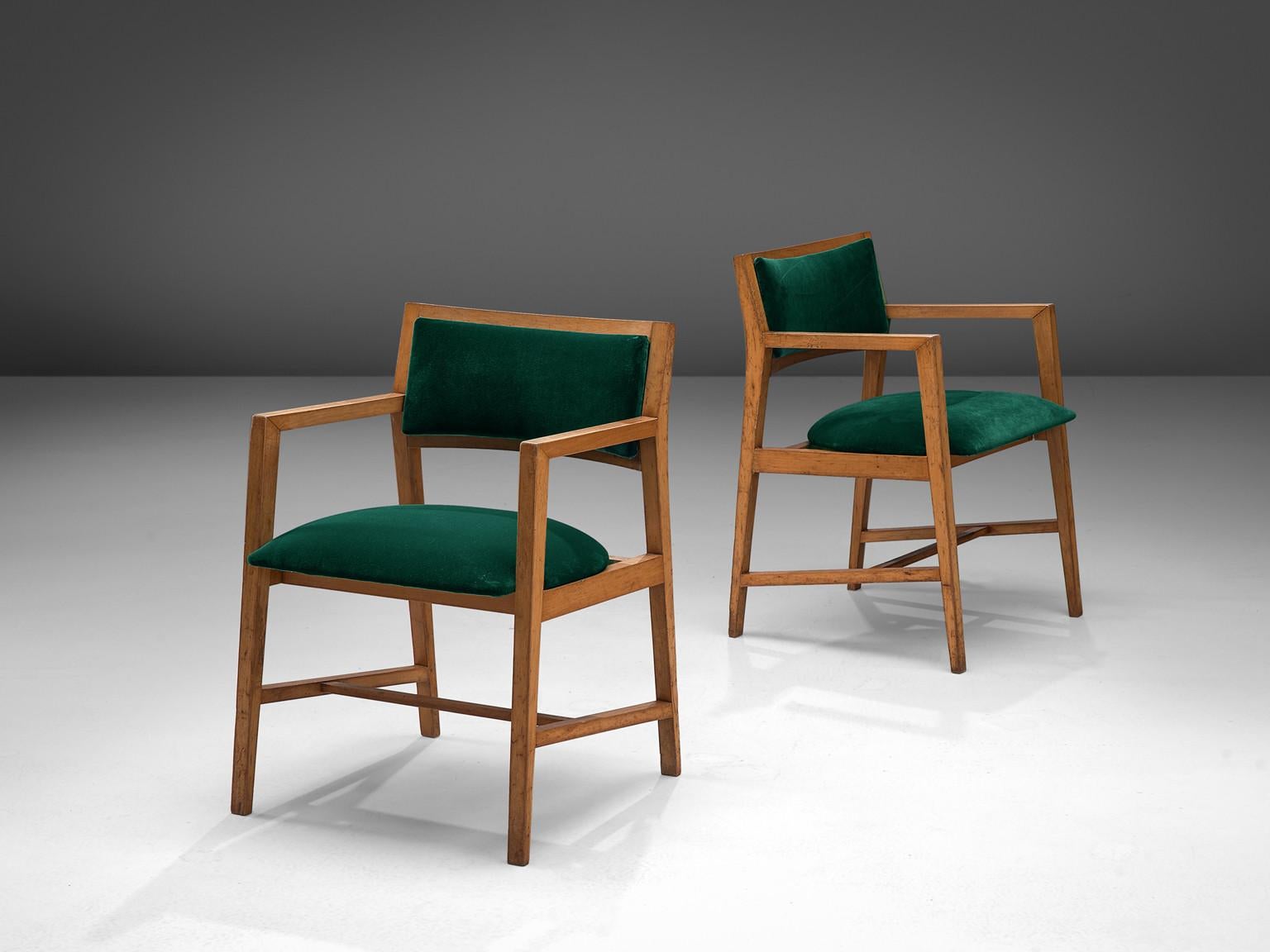Edward Wormley pour Dunbar, paire de fauteuils, hêtre, velours, États-Unis, années 1960

Ces fauteuils ont été conçus par Edward Wormley pour la société de meubles Dunbar dans les années 60. La construction se caractérise par un aspect strict,
