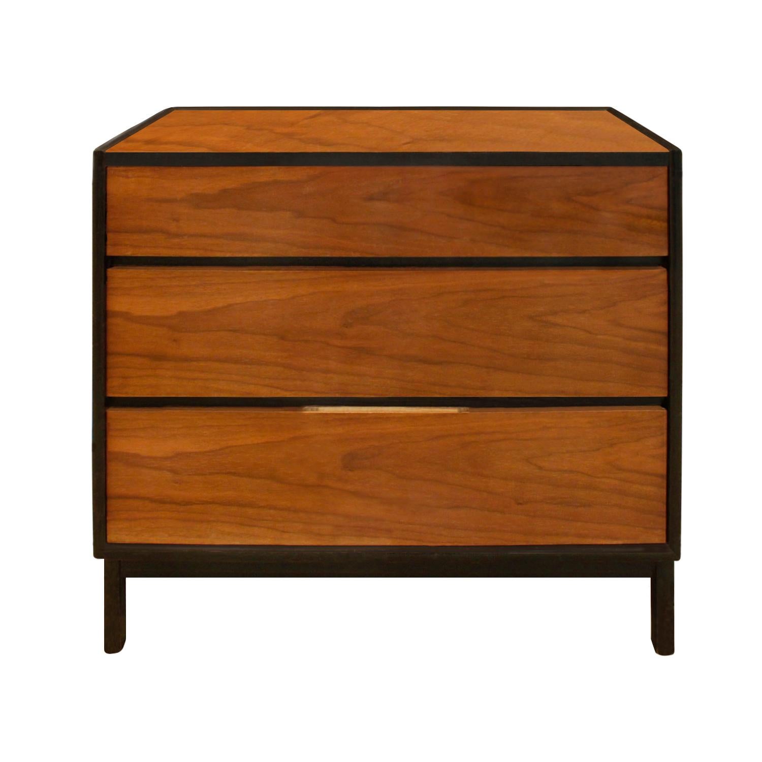 Mid-Century Modern Edward Wormley Pair of Bedside Tables/Chests in Teak and Mahogany 1950s ‘Signed’