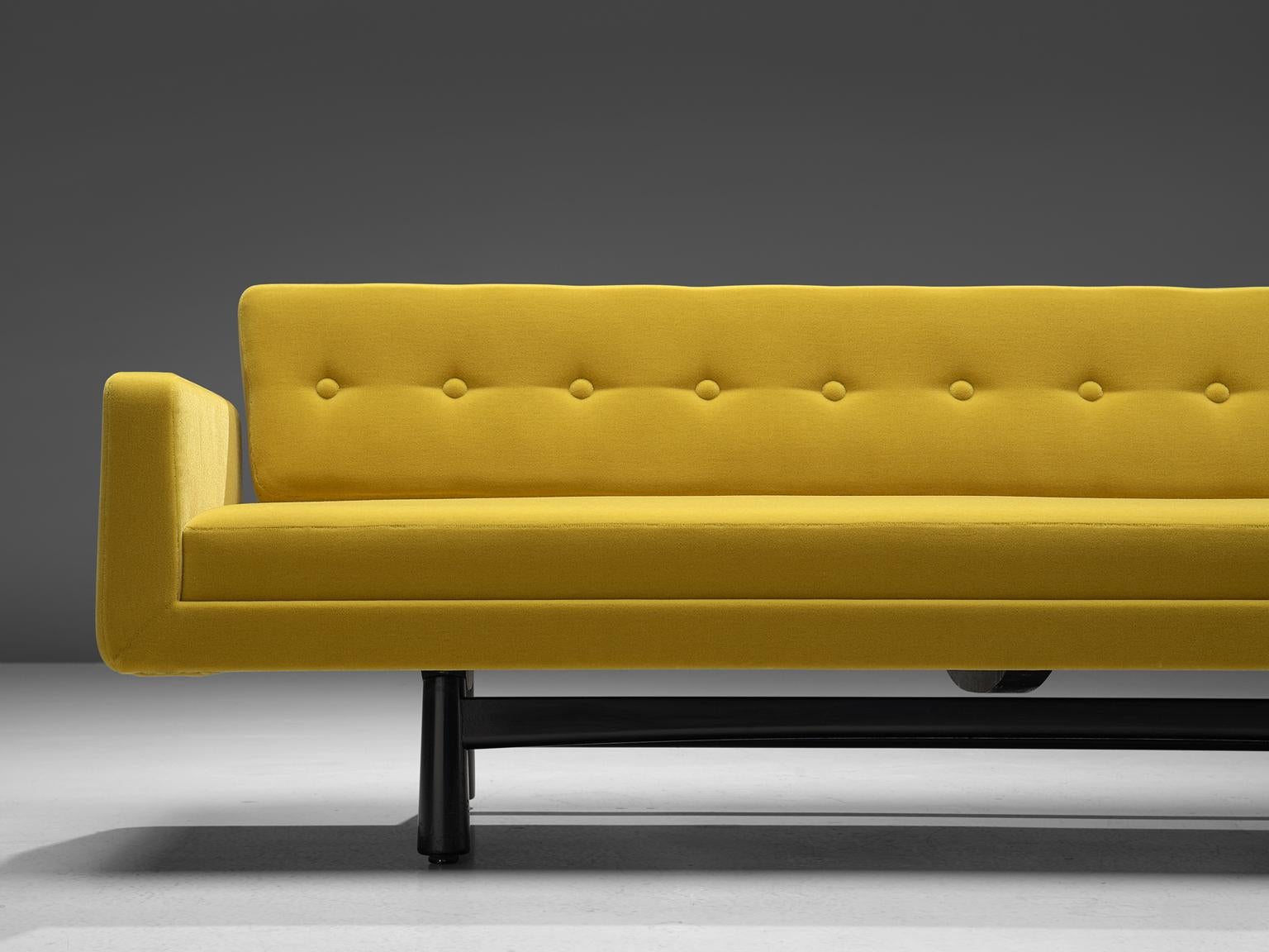 Edward Wormley Reupholstered Yellow Sofa Model 5316 im Zustand „Hervorragend“ in Waalwijk, NL