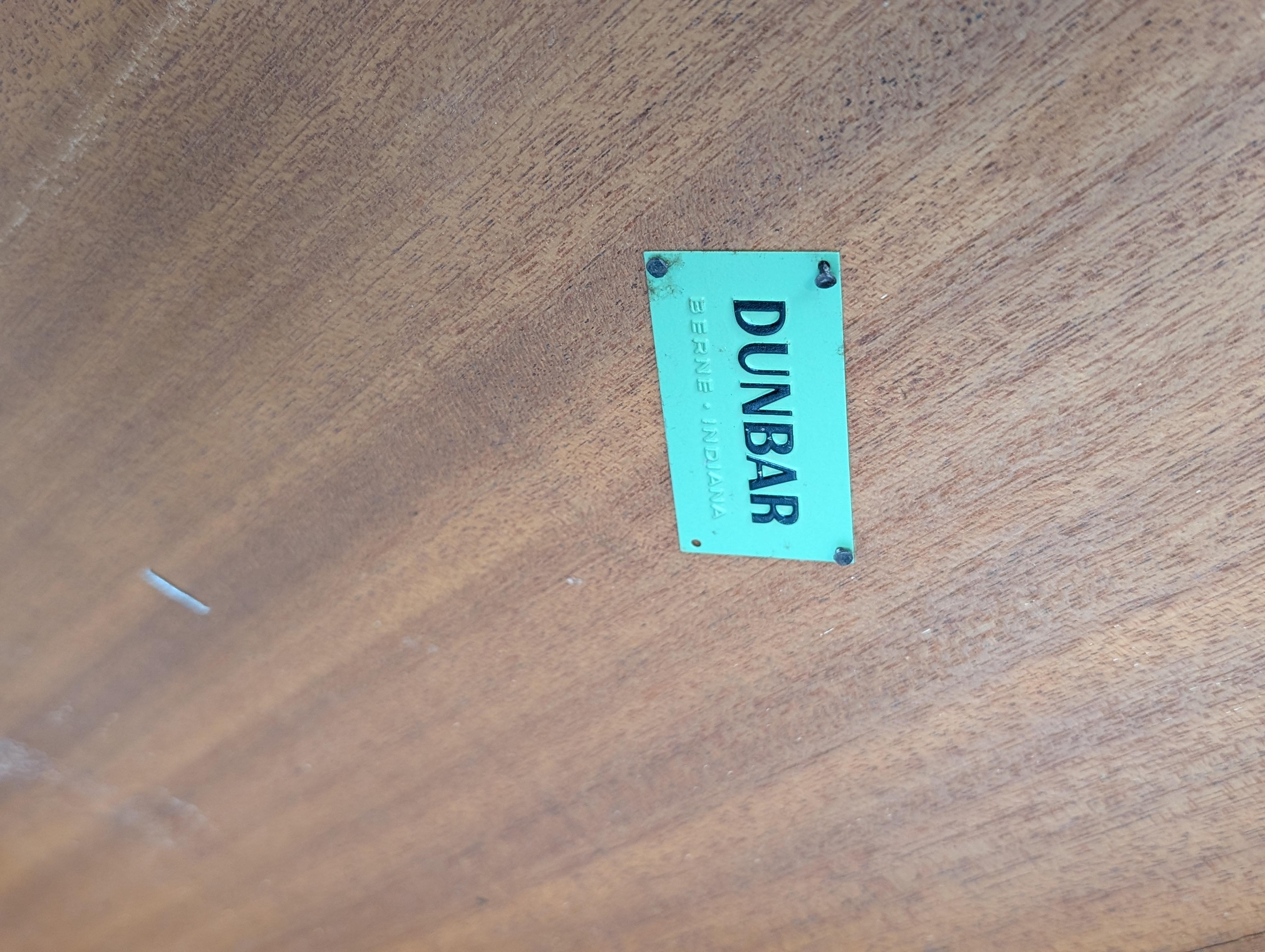 Edward Wormley Table basse ronde à deux niveaux en noyer pour Dunbar en vente 3