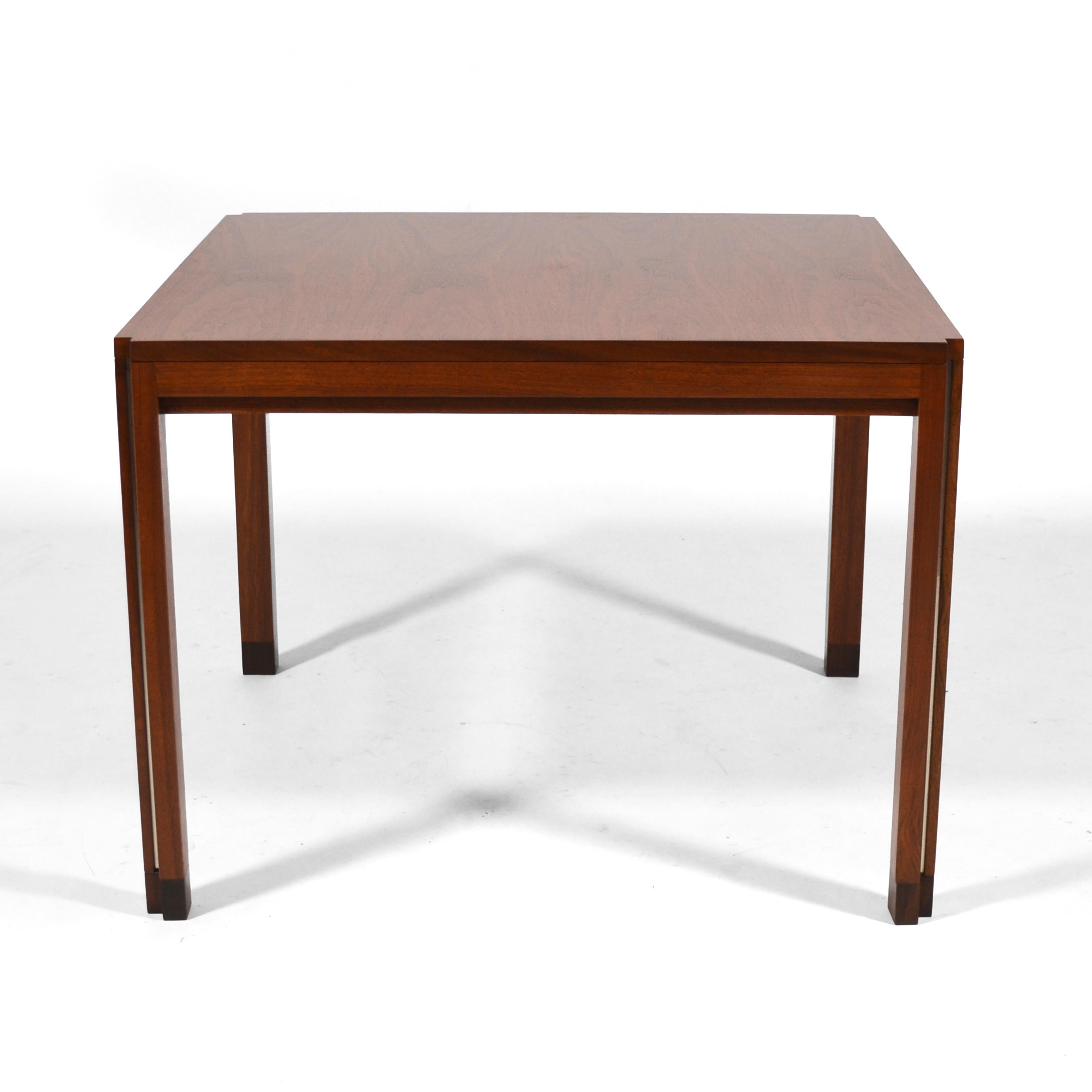 Mid-Century Modern Table d'appoint Edward Wormley avec détails en métal par Dunbar en vente