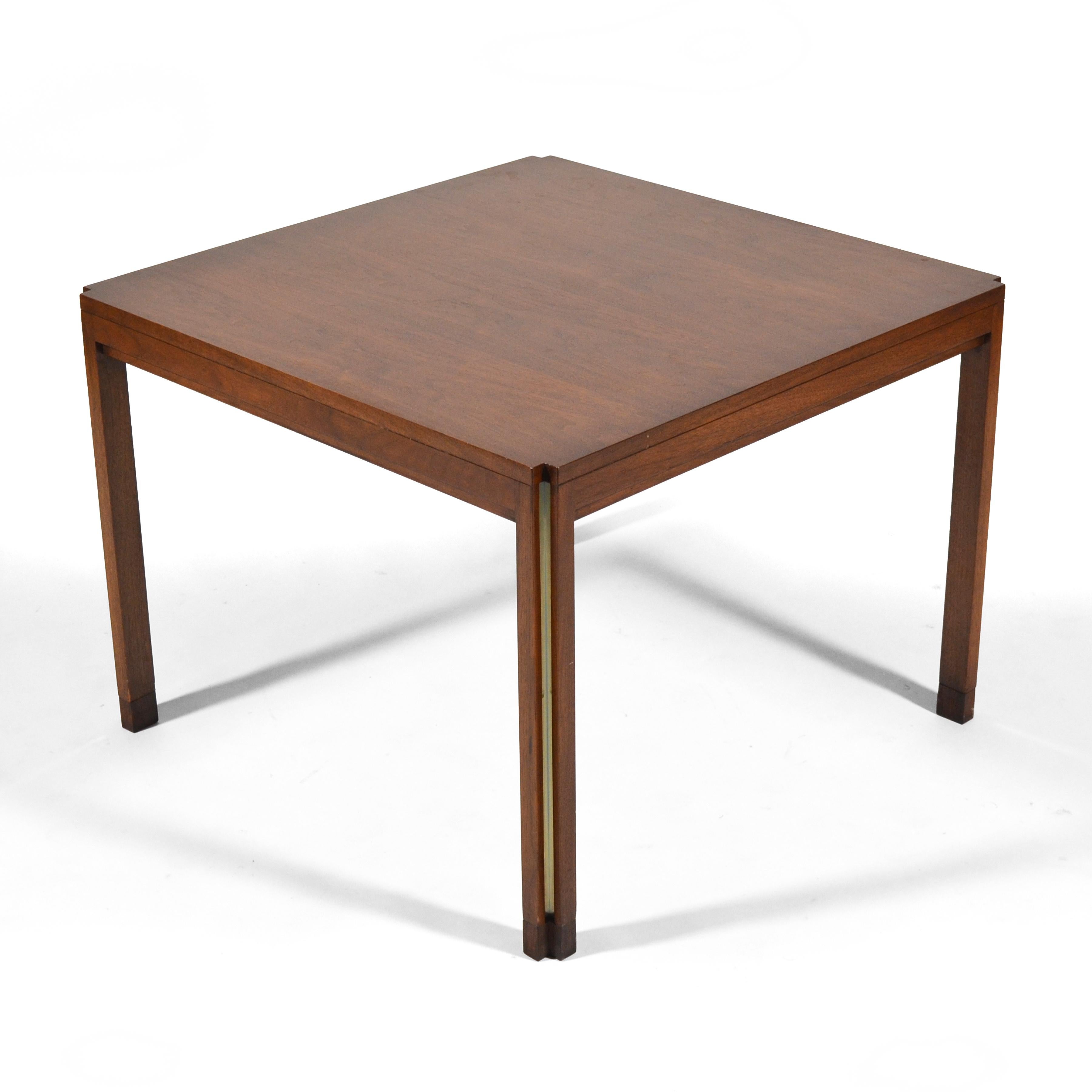 Américain Table d'appoint Edward Wormley avec détails en métal par Dunbar en vente