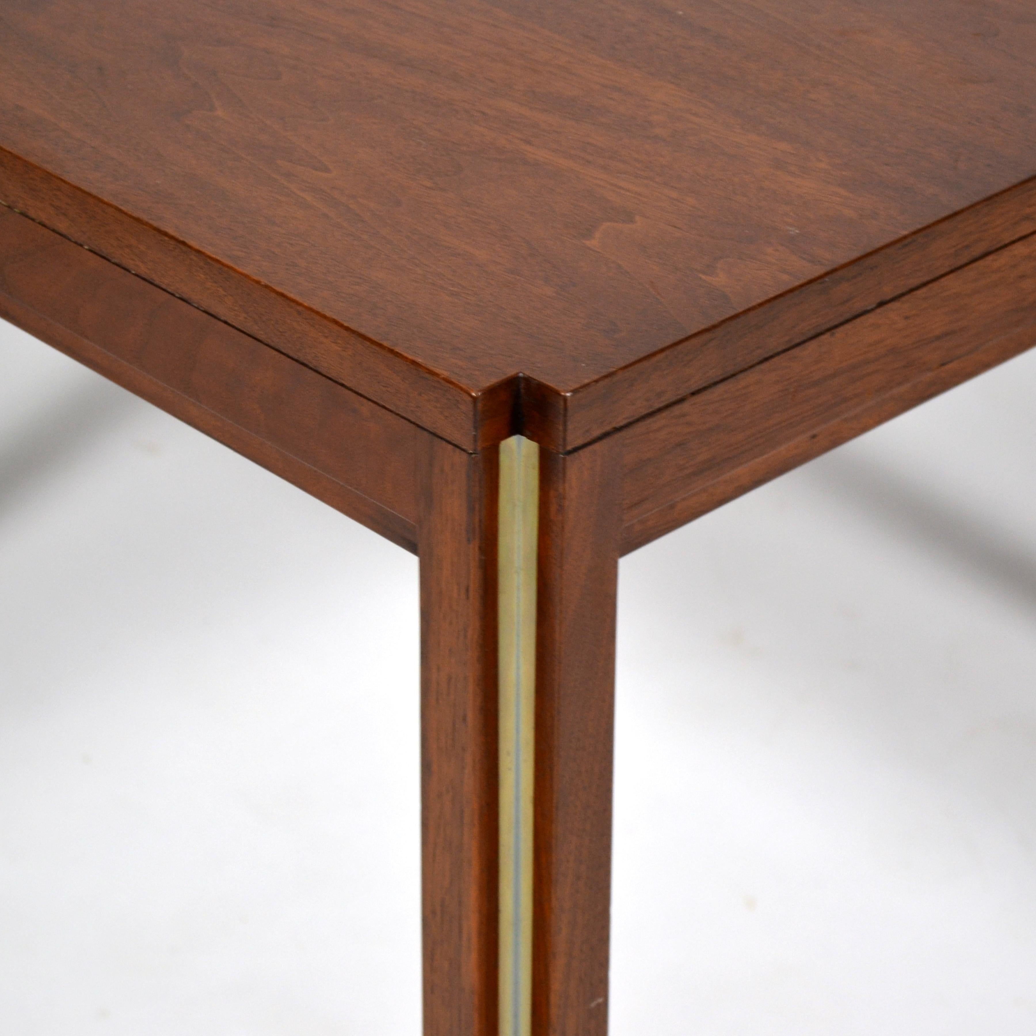 Table d'appoint Edward Wormley avec détails en métal par Dunbar Bon état - En vente à Highland, IN