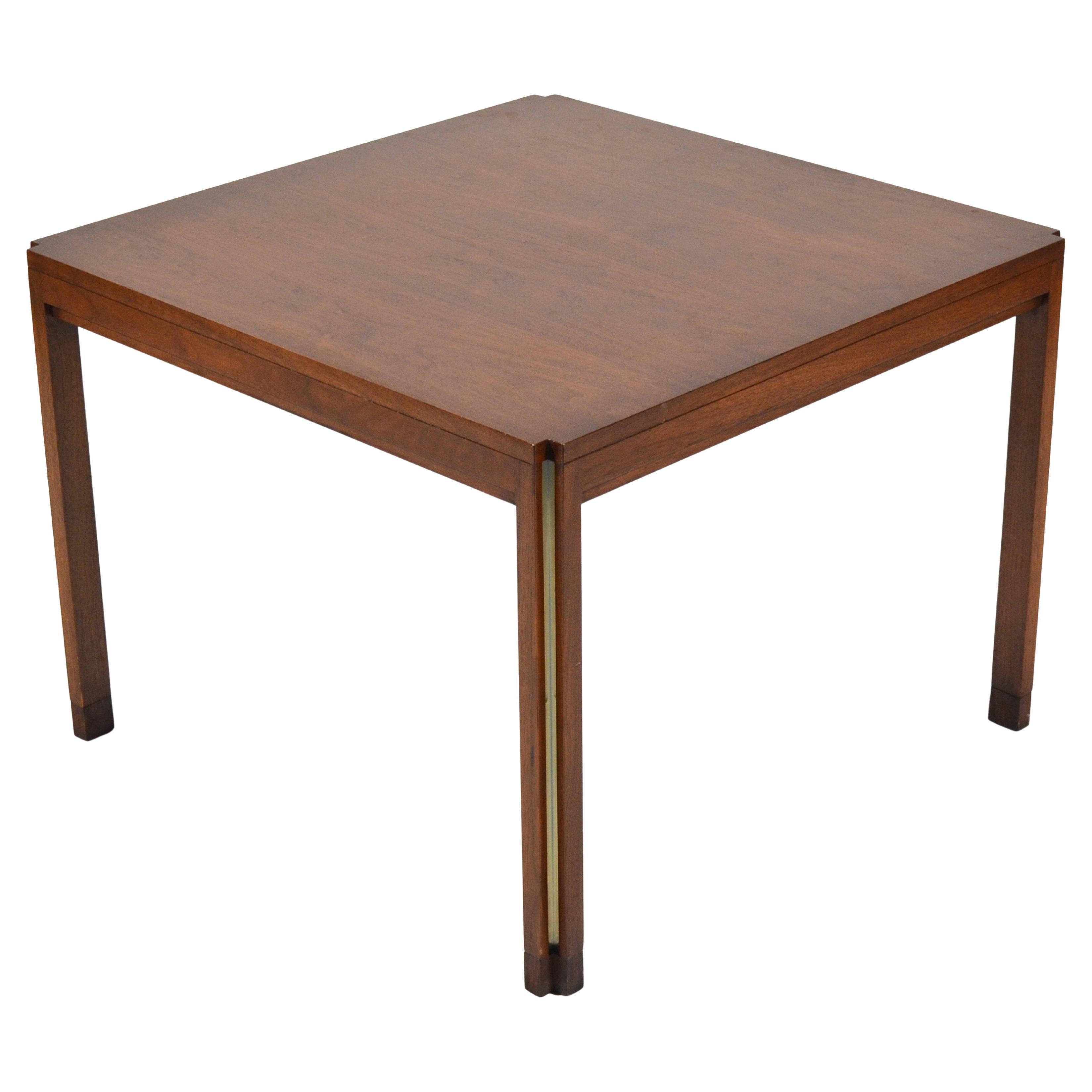 Table d'appoint Edward Wormley avec détails en métal par Dunbar en vente
