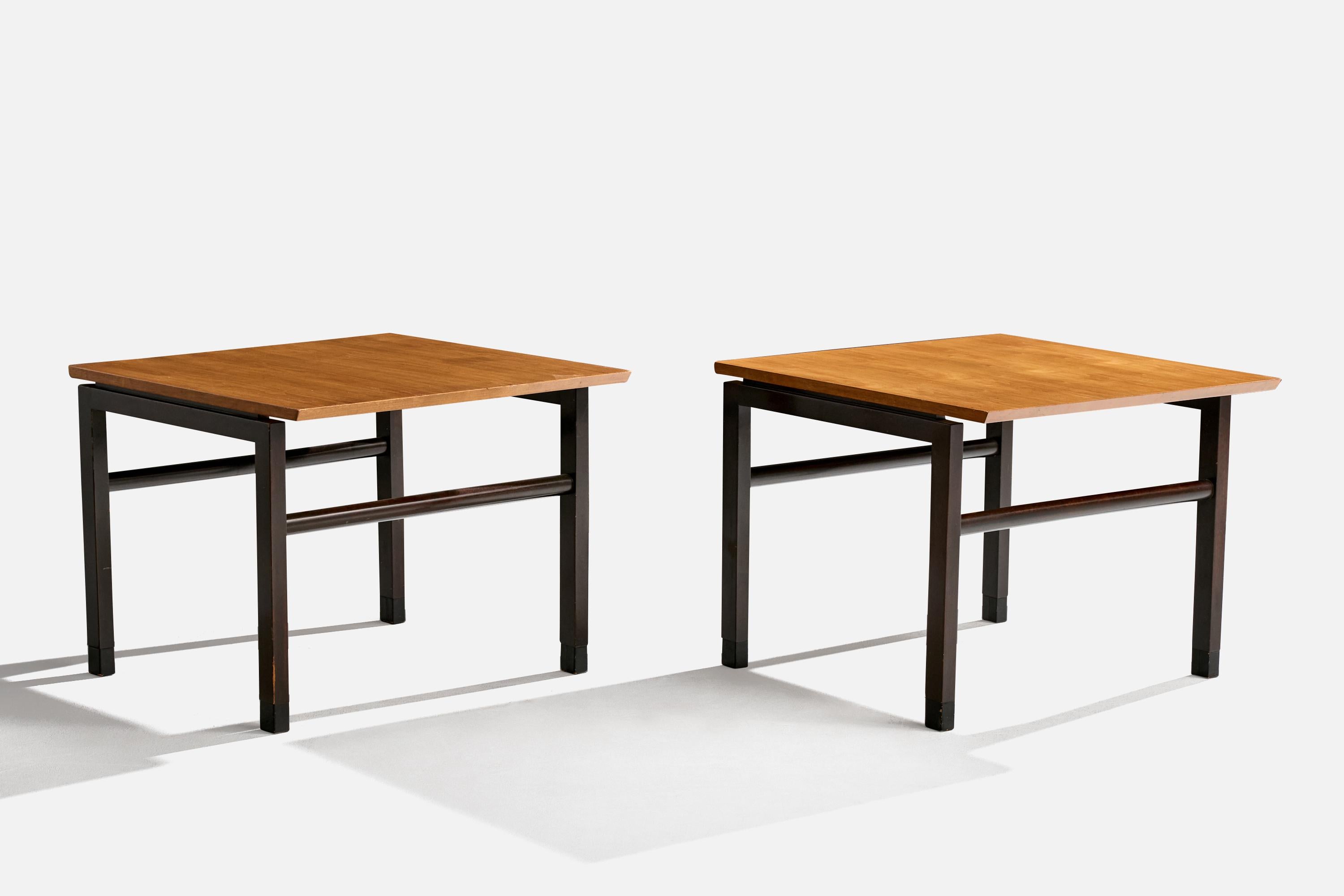 Paire de tables d'appoint en bois conçues par Edward Wormley et produites par Dunbar, États-Unis, c. années 1960.

Dimensions globales (pouces) : 22.0 