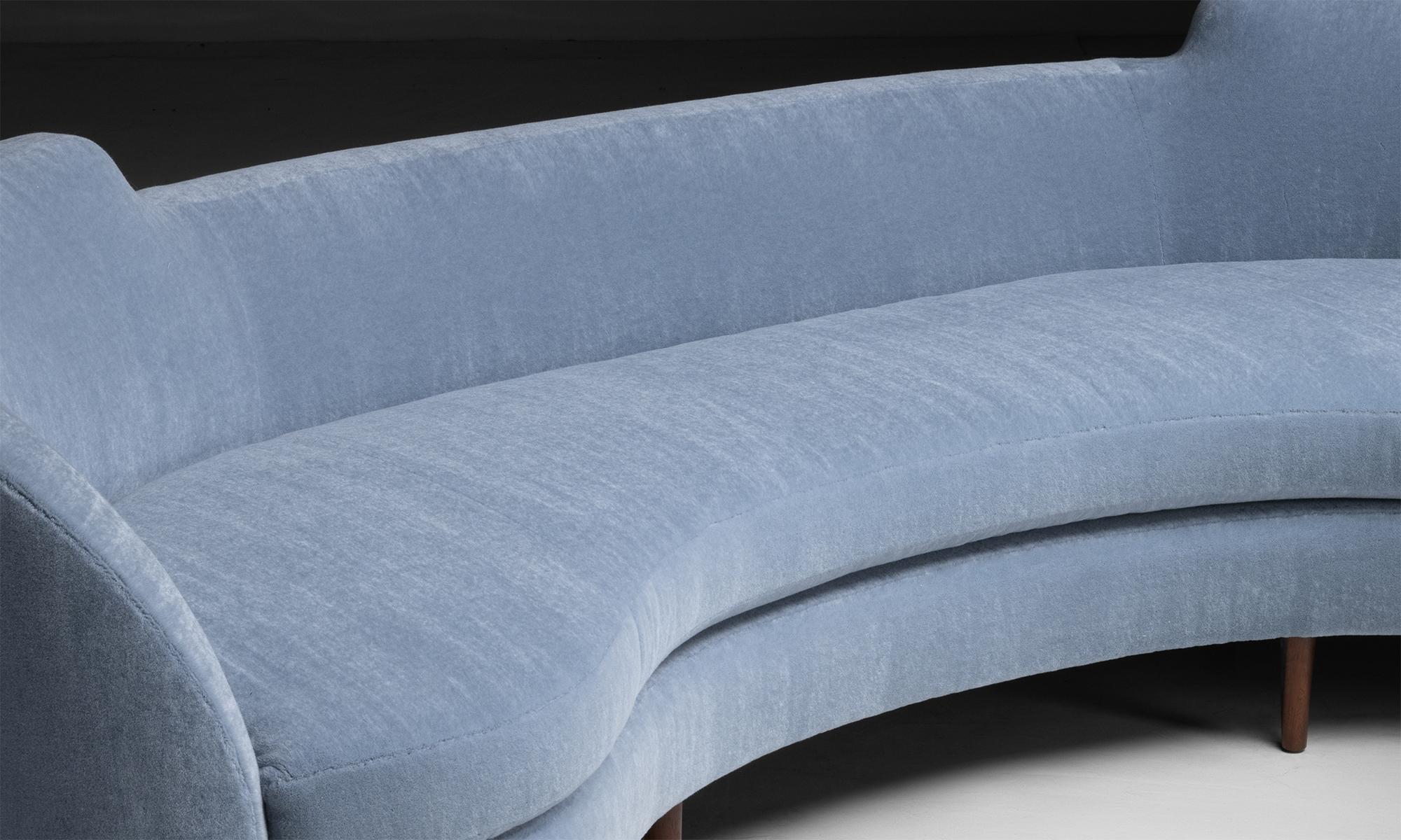Edward Wormley Sofa in Rosemary Hallgarten Velvet, America 1952 In Good Condition In Culver City, CA