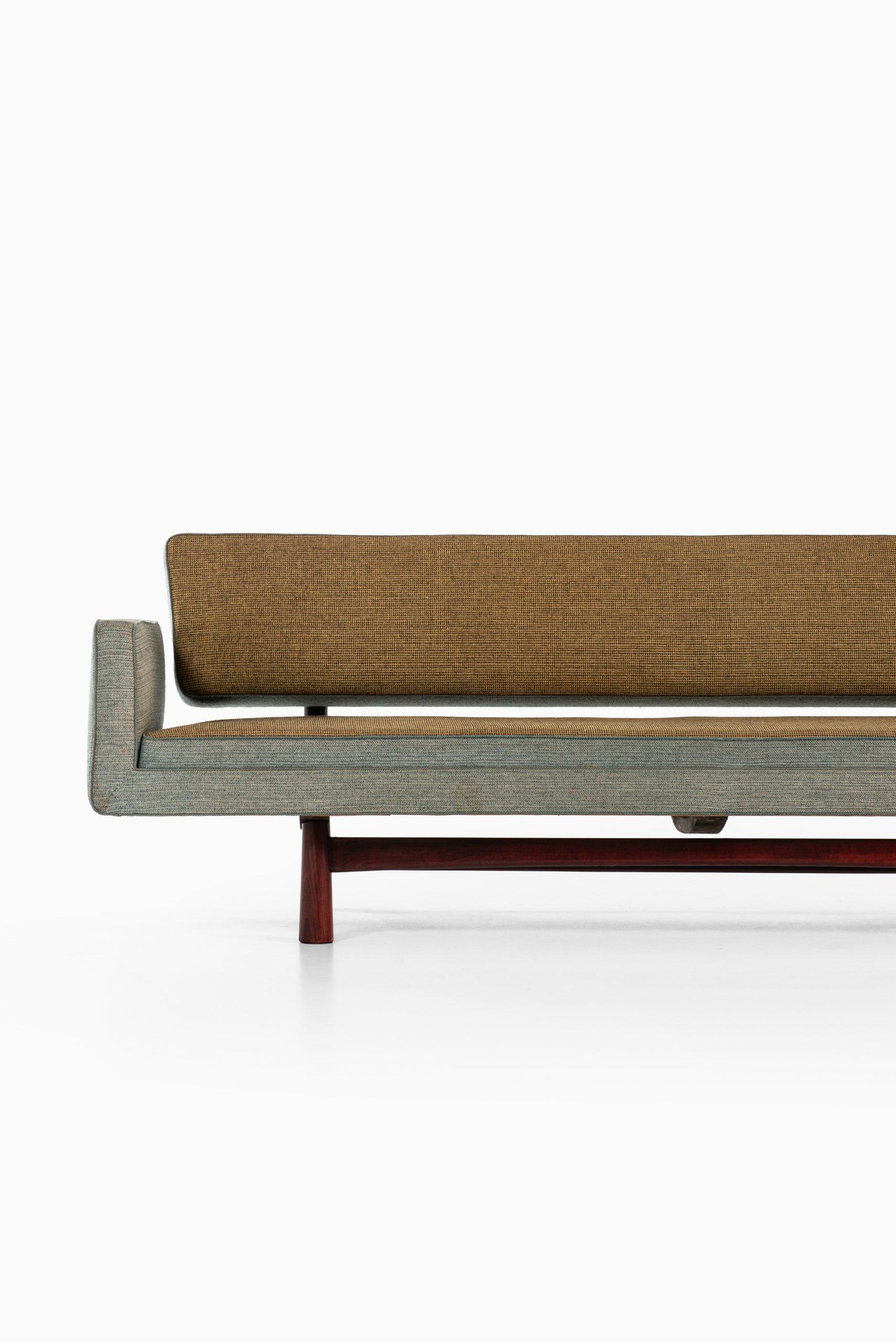 Very rare sofa model New York / 5316 designed by Edward Wormley. Produced by DUX in Sweden.
We have a pair available.