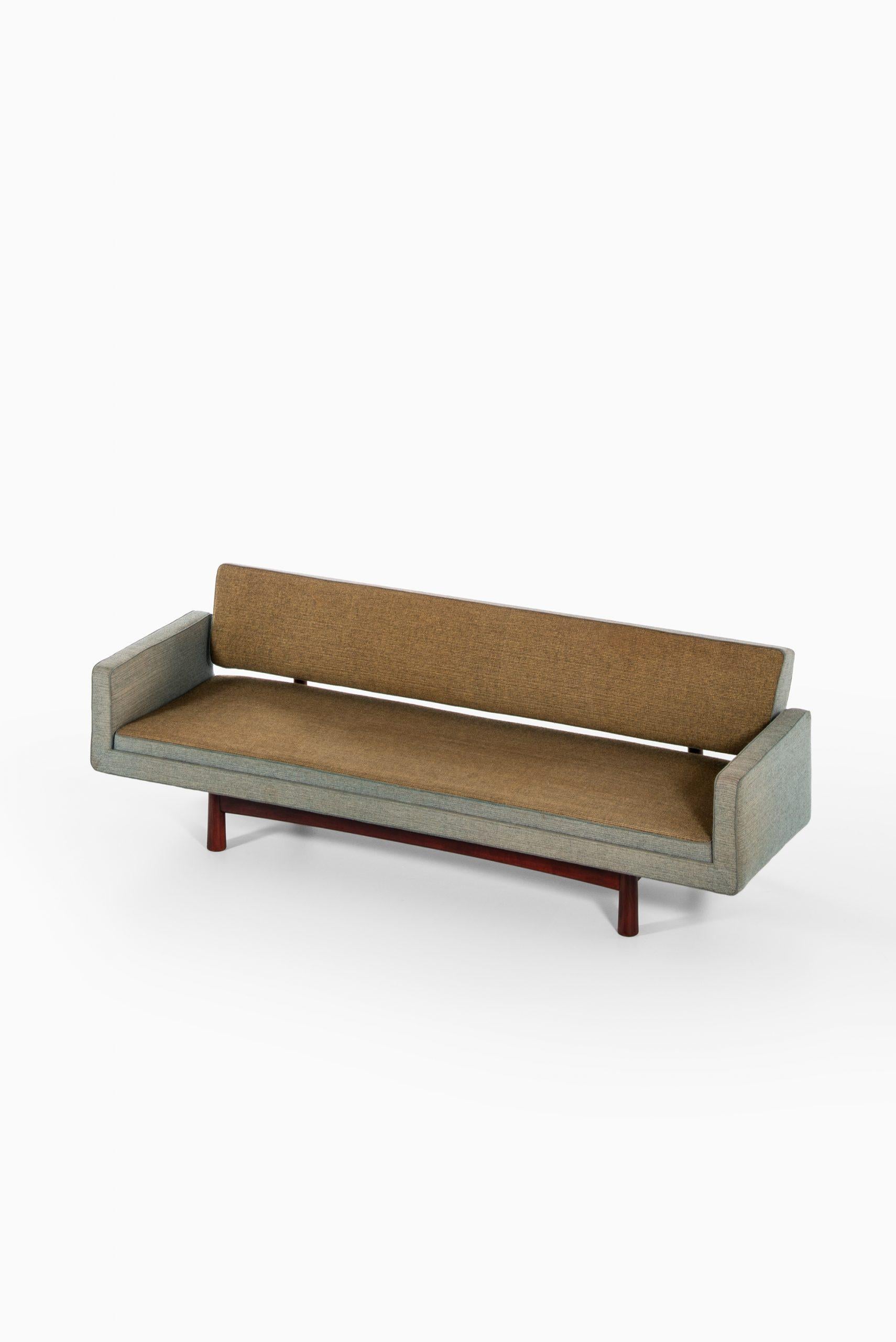 Mid-20th Century Edward Wormley Sofa Model New York / 5316 Produced by DUX in Sweden