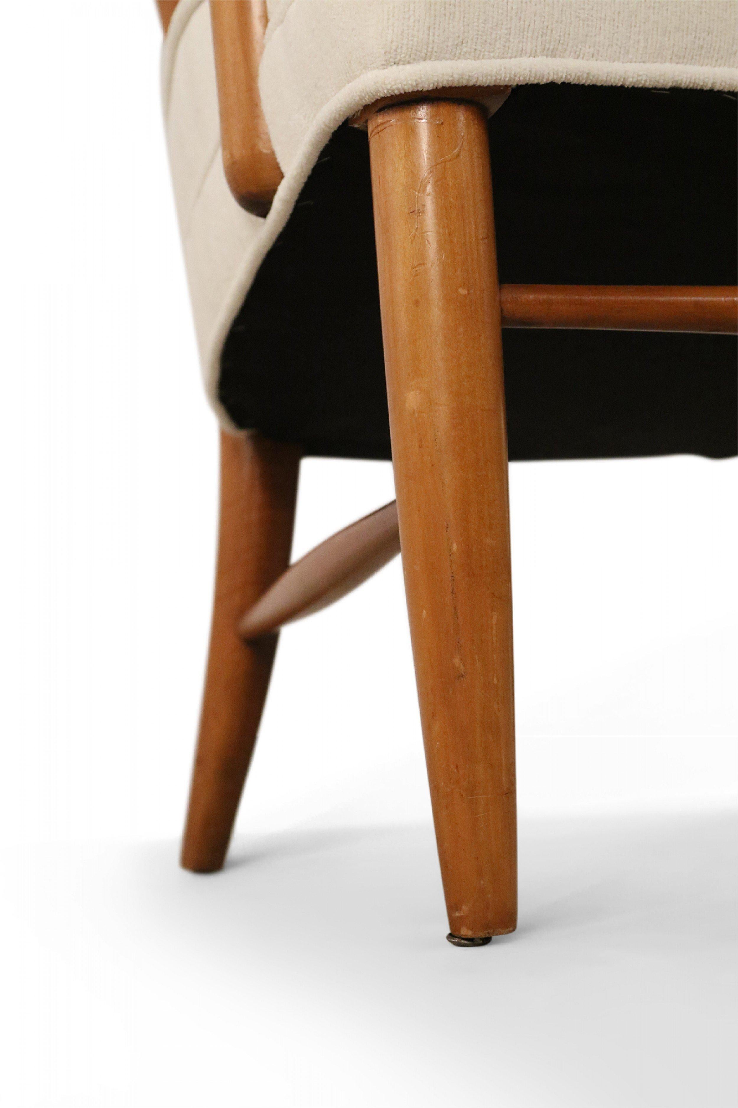 Beigefarbener gepolsterter Ahornsessel im Stil von Edward Wormley mit hoher Rückenlehne aus der Mitte des Jahrhunderts im Angebot 4