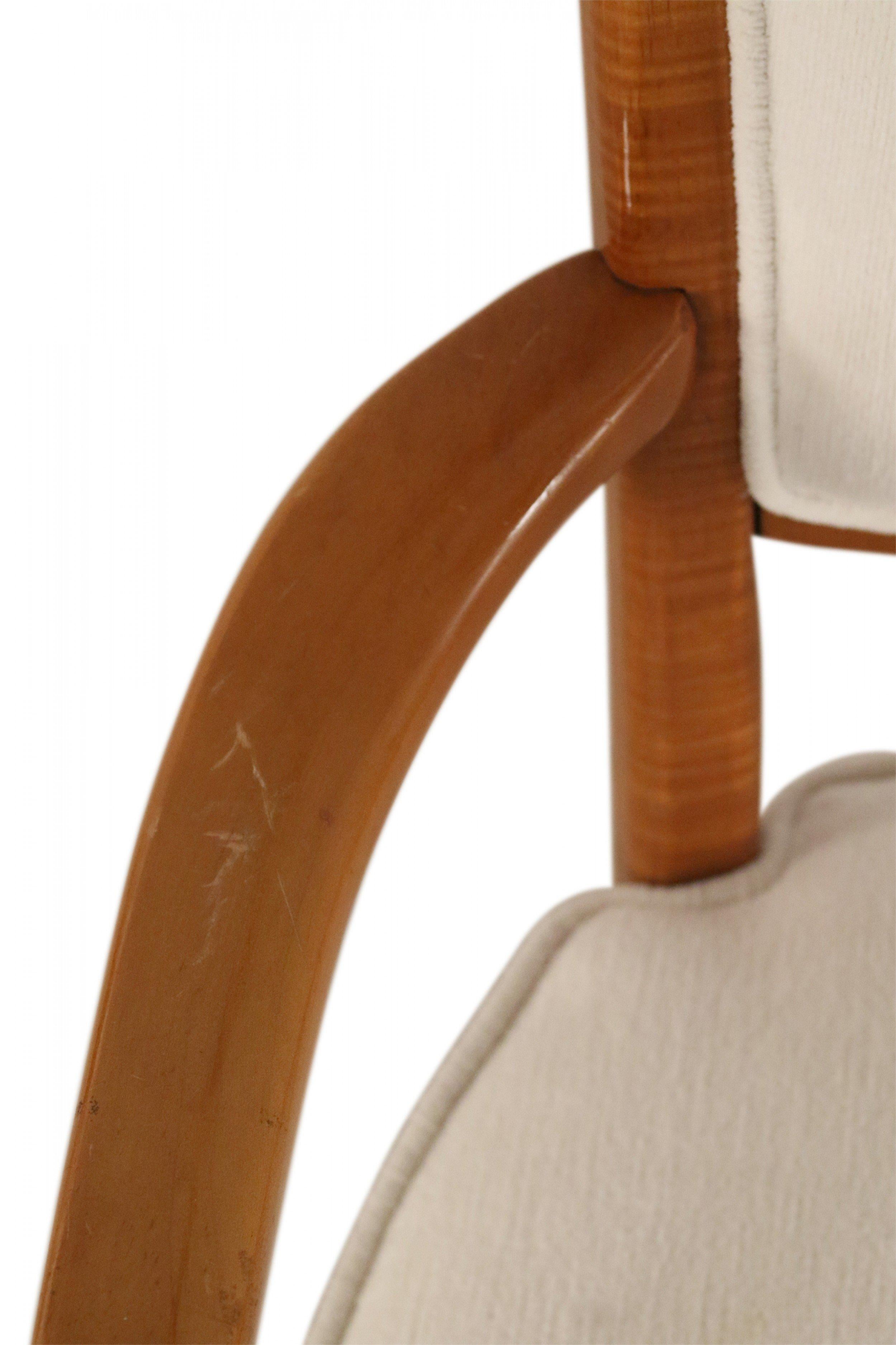 Beigefarbener gepolsterter Ahornsessel im Stil von Edward Wormley mit hoher Rückenlehne aus der Mitte des Jahrhunderts im Angebot 5