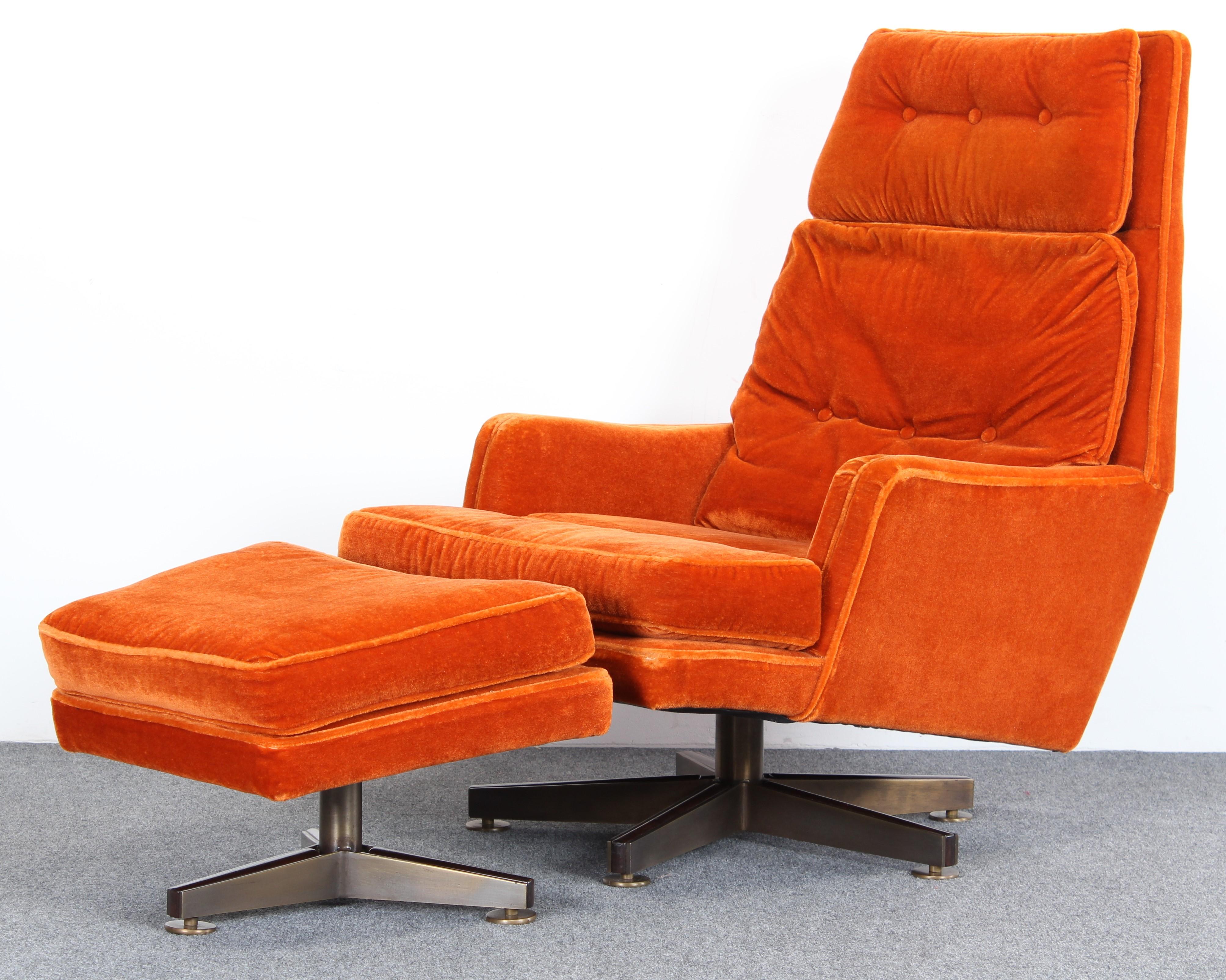 American Edward Wormley Swivel Lounge Chair and Ottoman for Dunbar, 1960 For Sale