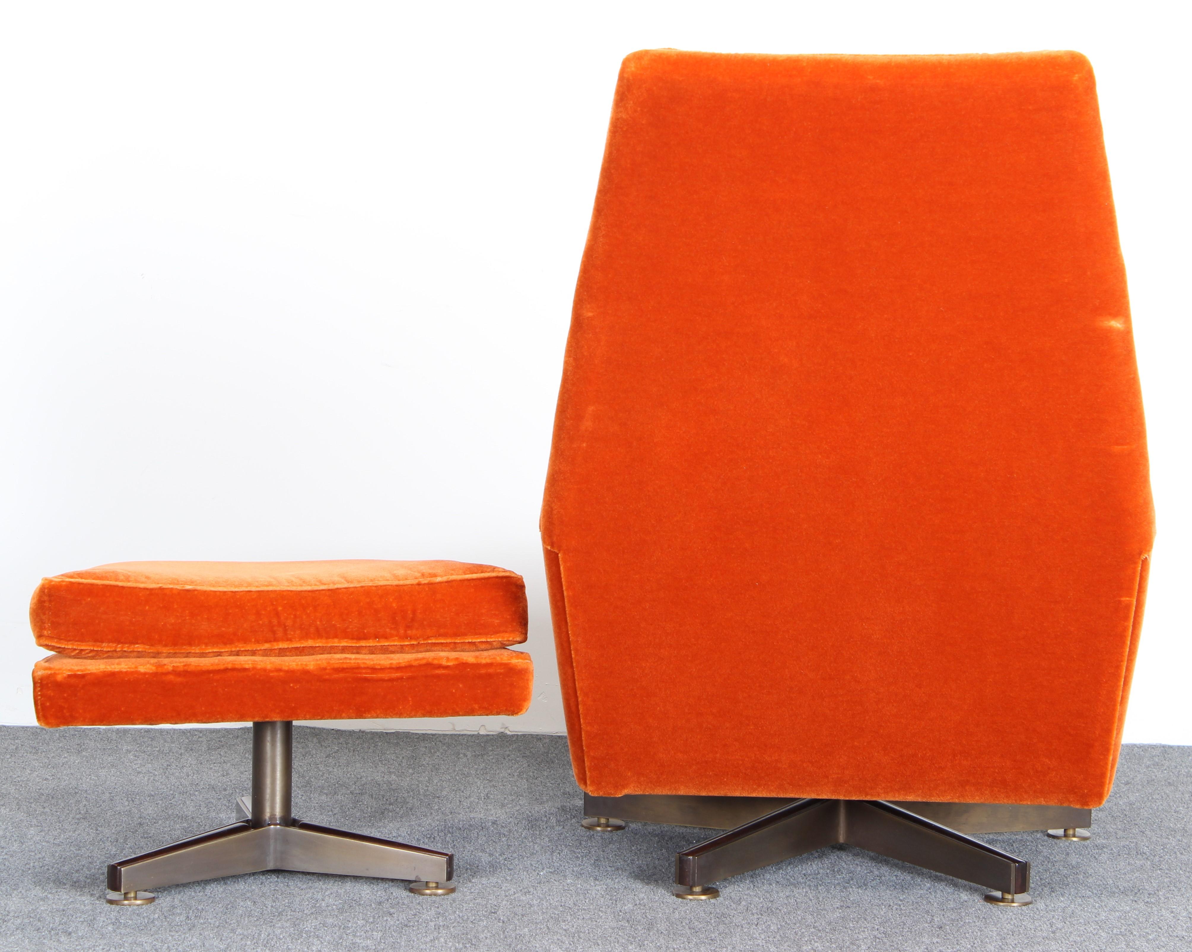 Mid-20th Century Edward Wormley Swivel Lounge Chair and Ottoman for Dunbar, 1960 For Sale