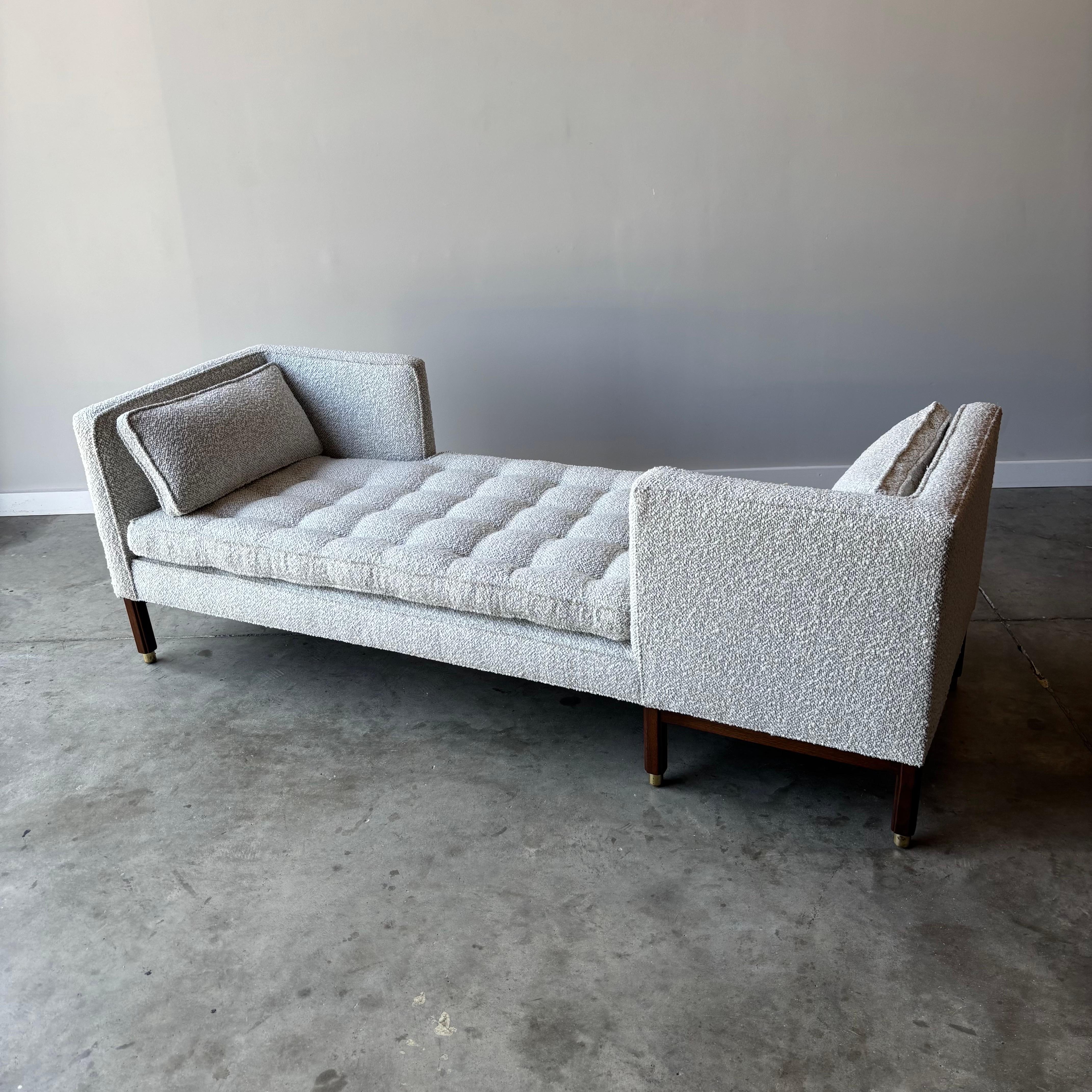 Edward Wormley Tête-à-tête, Dunbar-década de 1950, modelo 5944 Latón en venta