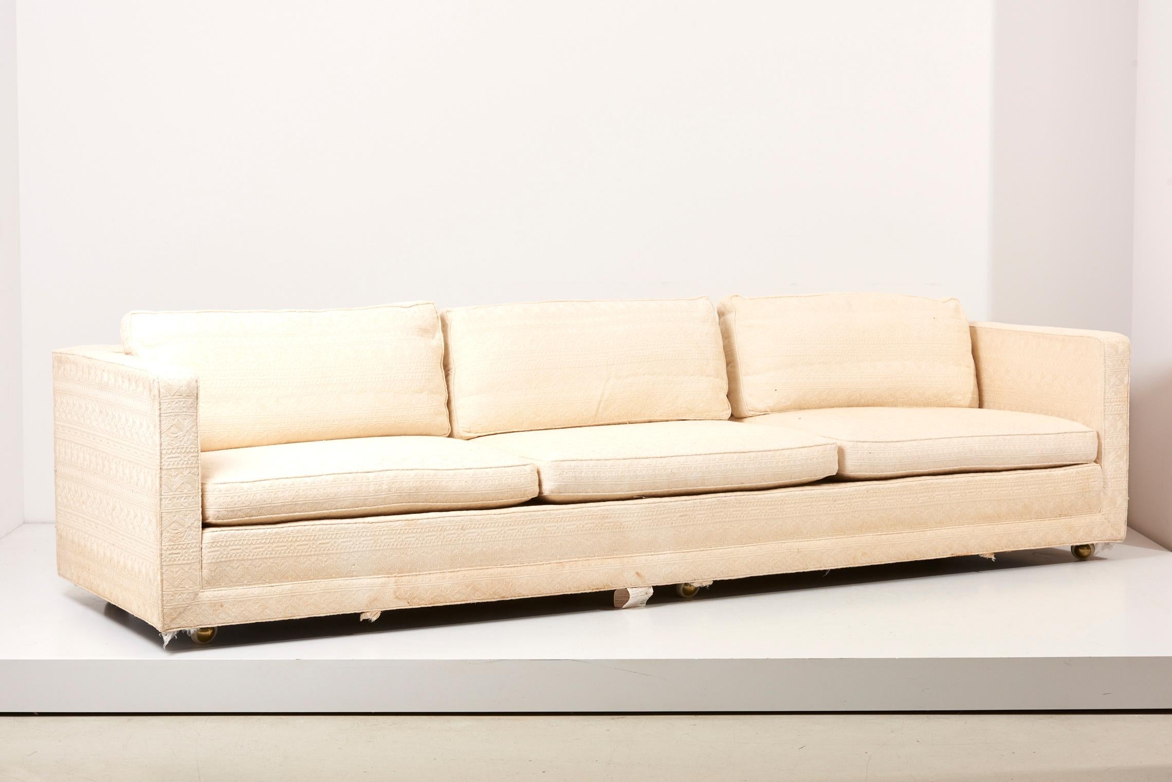 Mid-Century Modern Edward Wormley light beige Tuxedo Sofa for Dunbar, USA 1960s For Sale