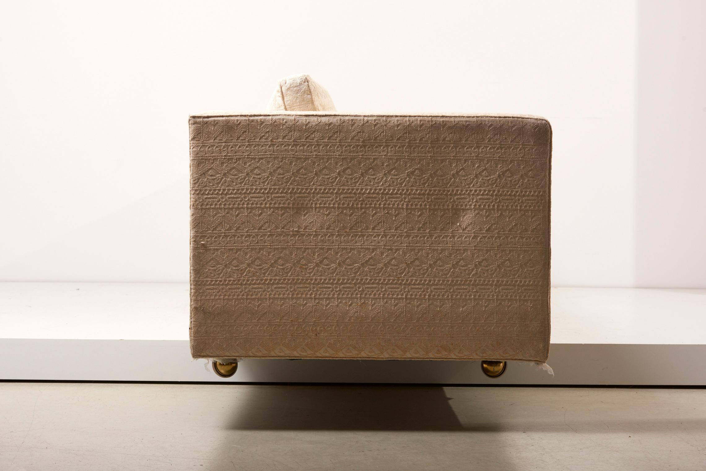 Edward Wormley light beige Tuxedo Sofa for Dunbar, USA 1960s In Fair Condition For Sale In Berlin, DE