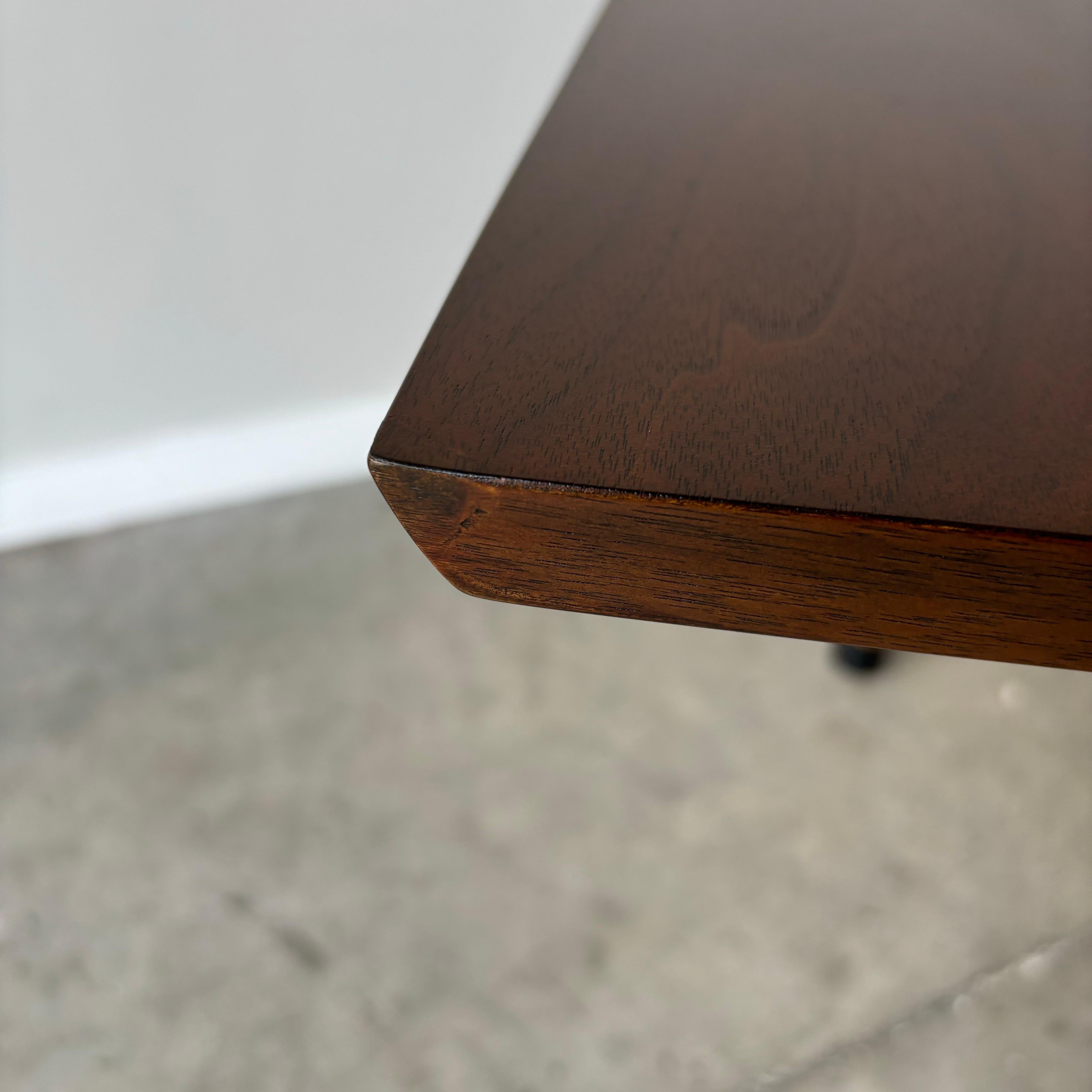 Table de salle à manger en noyer pour Dunbar, moderne du milieu du siècle dernier The Moderns Wormley en vente 4