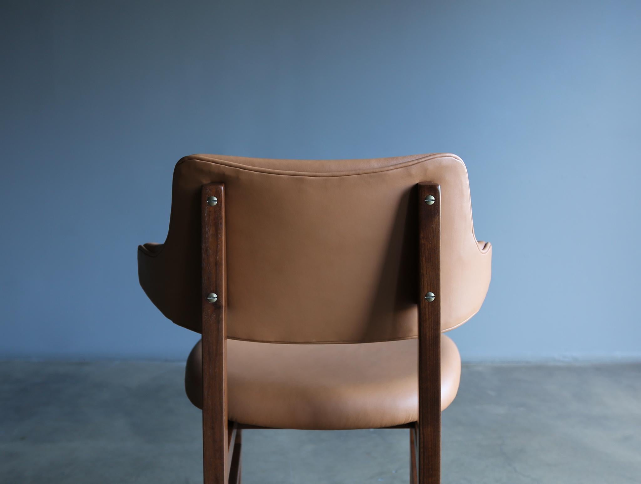 Edward Wormley Walnut and Leather Model 675 Dining Chairs for Dunbar, circa 1955 5