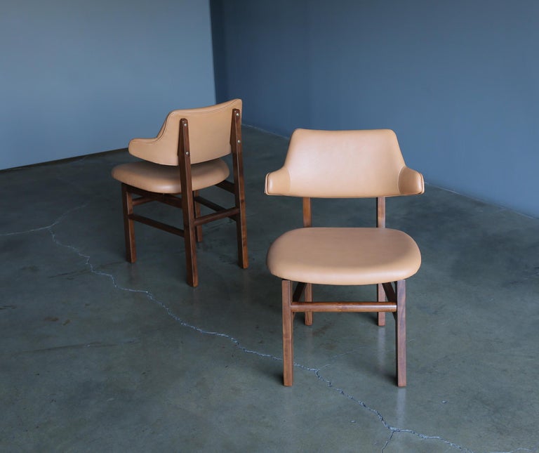 Edward Wormley Walnut and Leather Model 675 Dining Chairs for Dunbar, circa 1955 For Sale 9