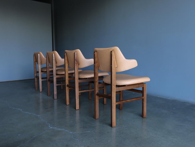 Edward Wormley Walnut and Leather Model 675 Dining Chairs for Dunbar, circa 1955 For Sale 2