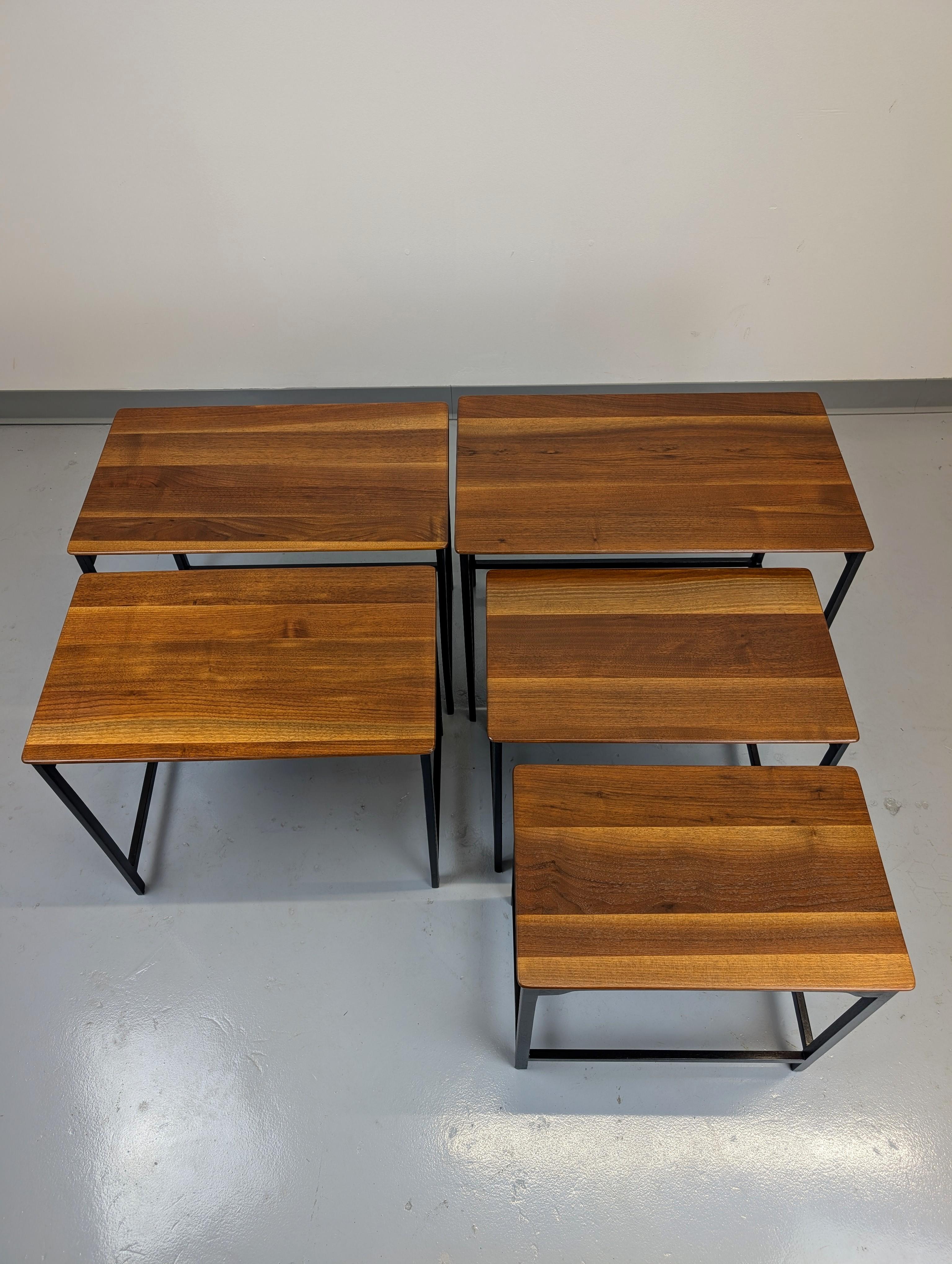 Tables gigognes en noyer Edward Wormley modèle #4785, set de cinq en vente 5
