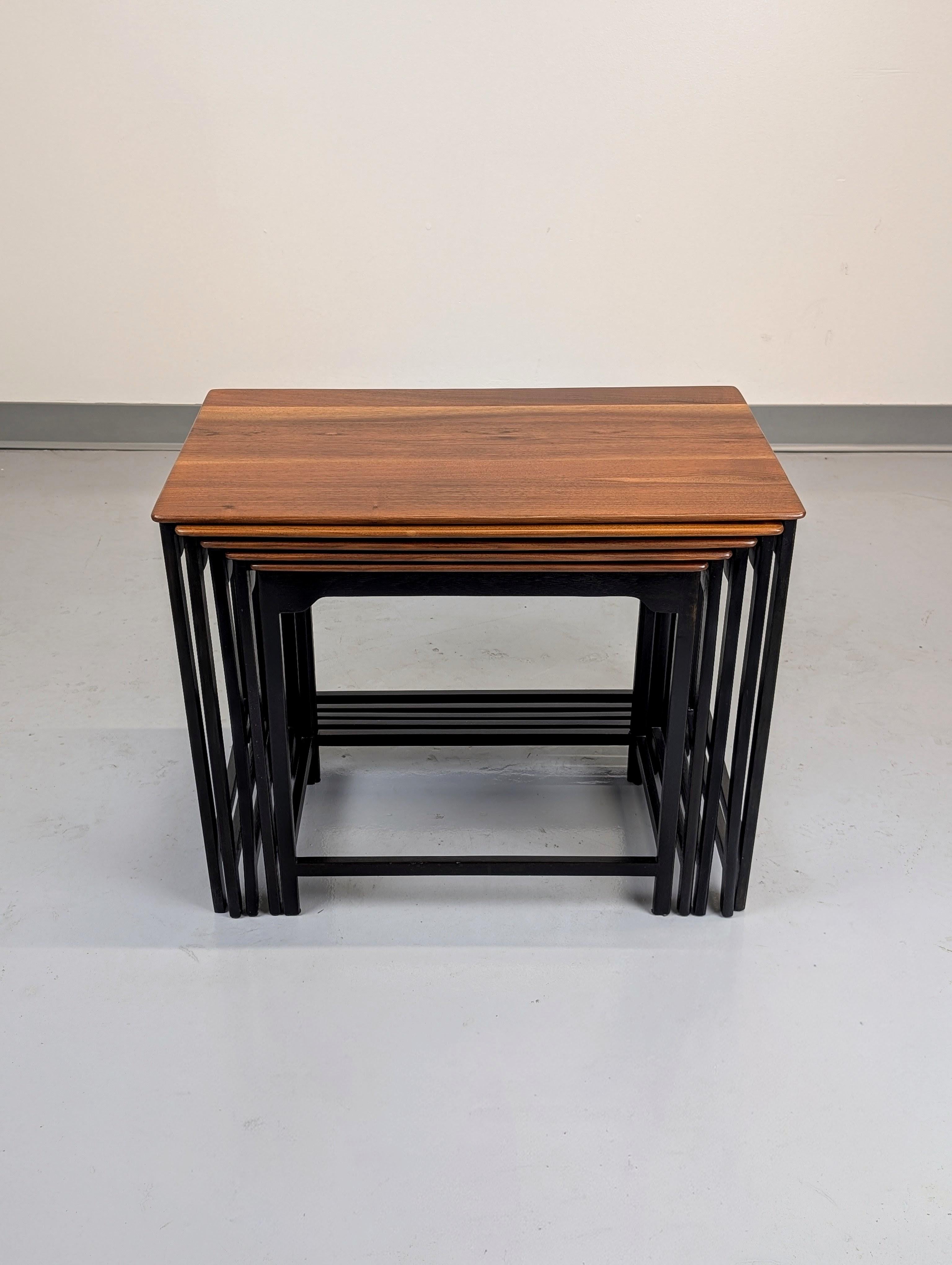 Tables gigognes en noyer Edward Wormley modèle #4785, set de cinq Bon état - En vente à Lynn, MA