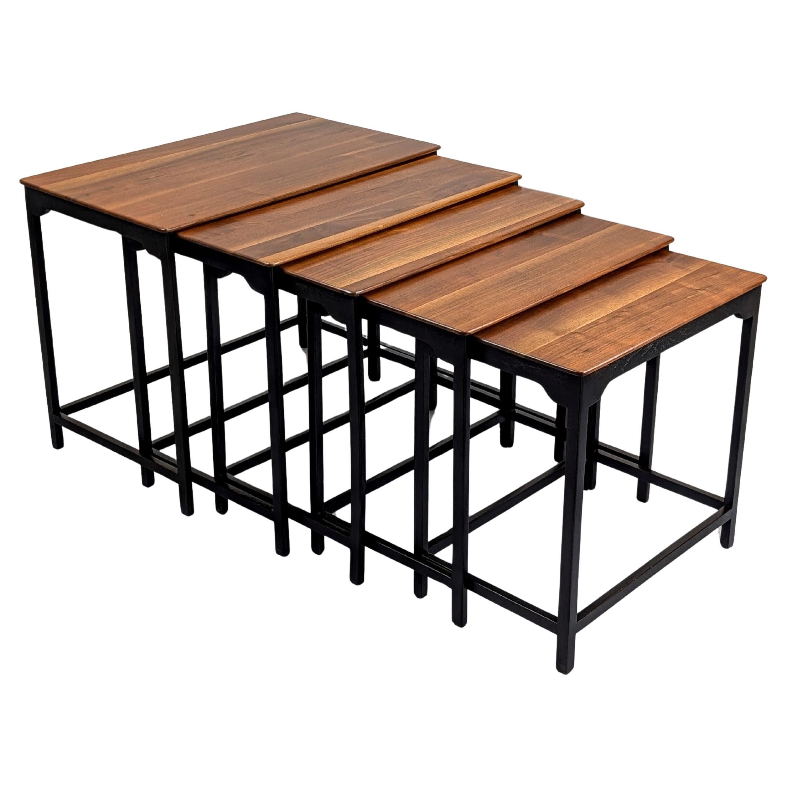 Tables gigognes en noyer Edward Wormley modèle #4785, set de cinq en vente