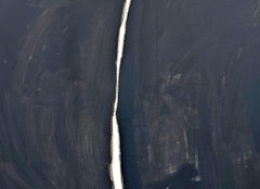 "Kamakura" Edward Fields, noir et rouge, champ de couleurs, minimaliste, peinture sombre