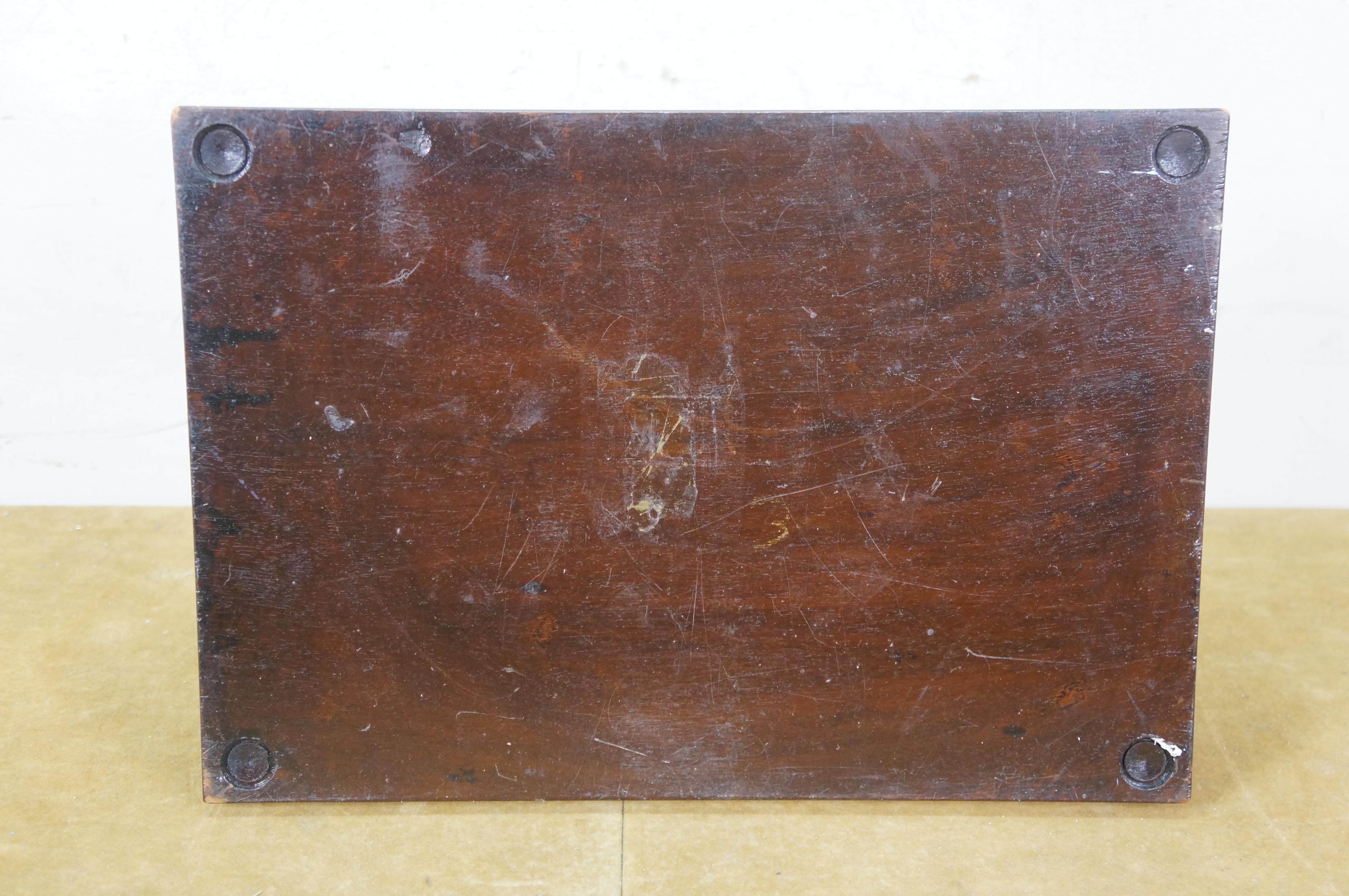 Edwardia Acajou Porte-revues à volutes percées Plateau à livres Poignée en bois courbé 15 en vente 5