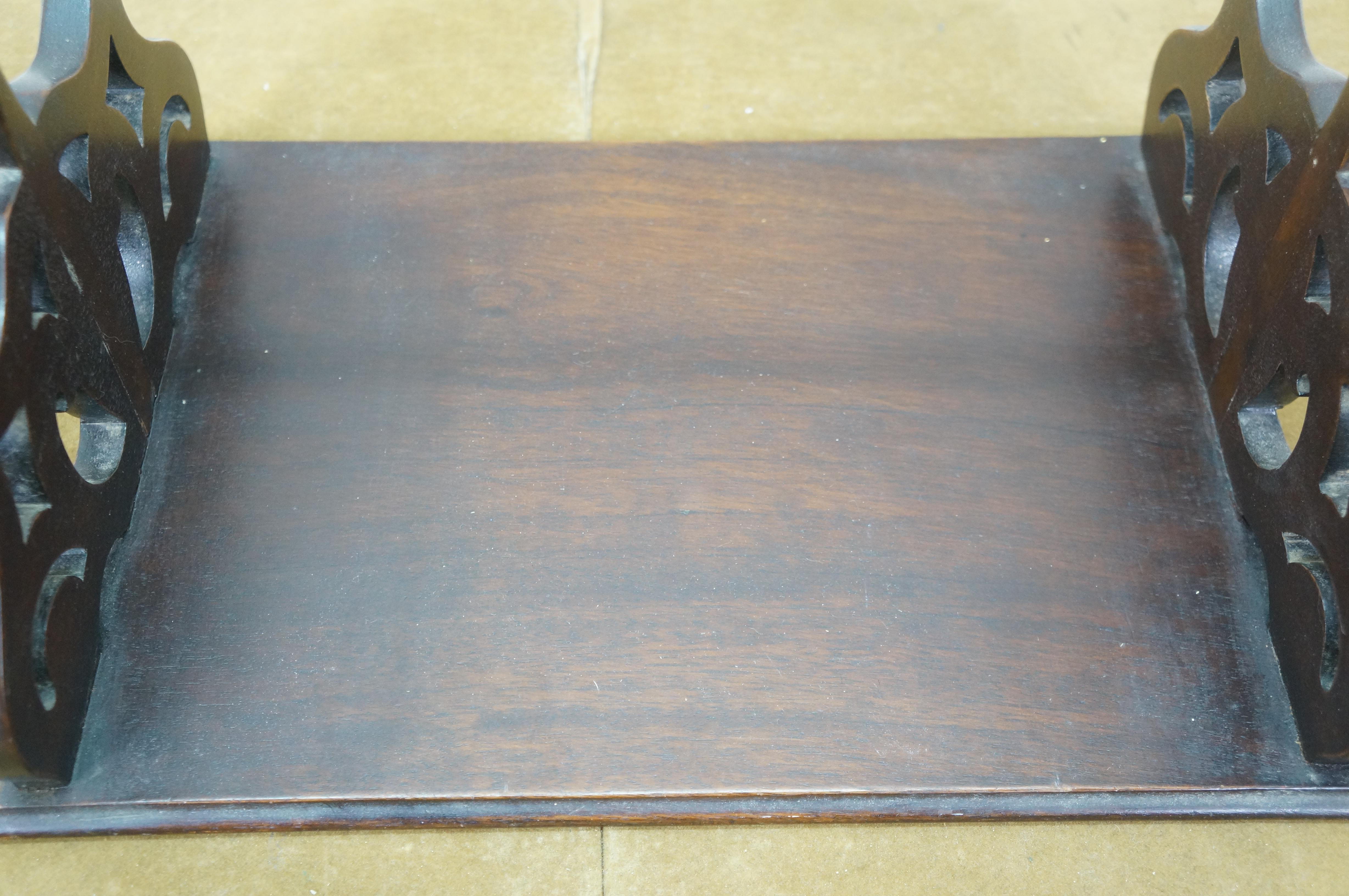 Edwardia Acajou Porte-revues à volutes percées Plateau à livres Poignée en bois courbé 15 en vente 2