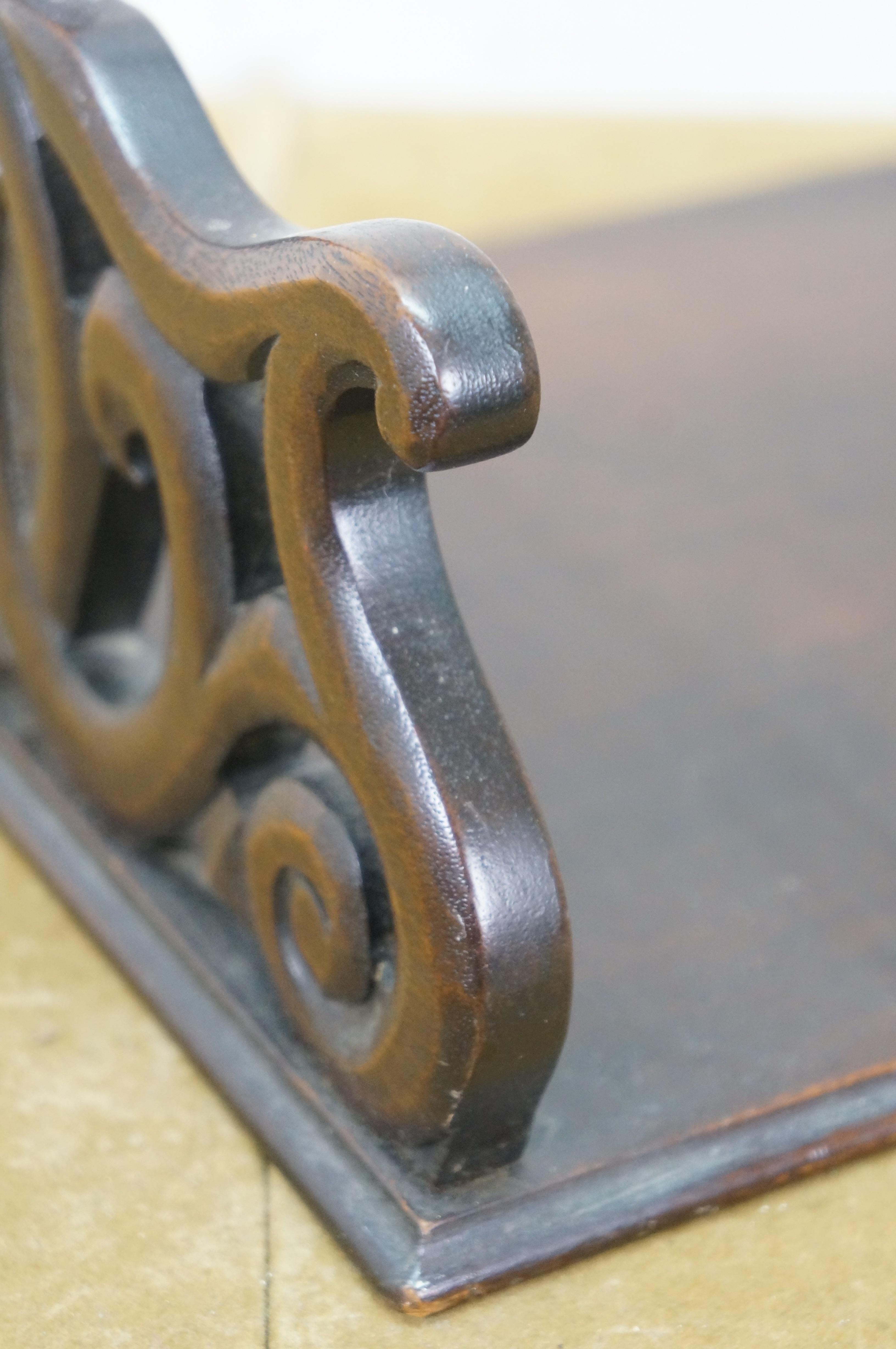 Edwardia Acajou Porte-revues à volutes percées Plateau à livres Poignée en bois courbé 15 en vente 3