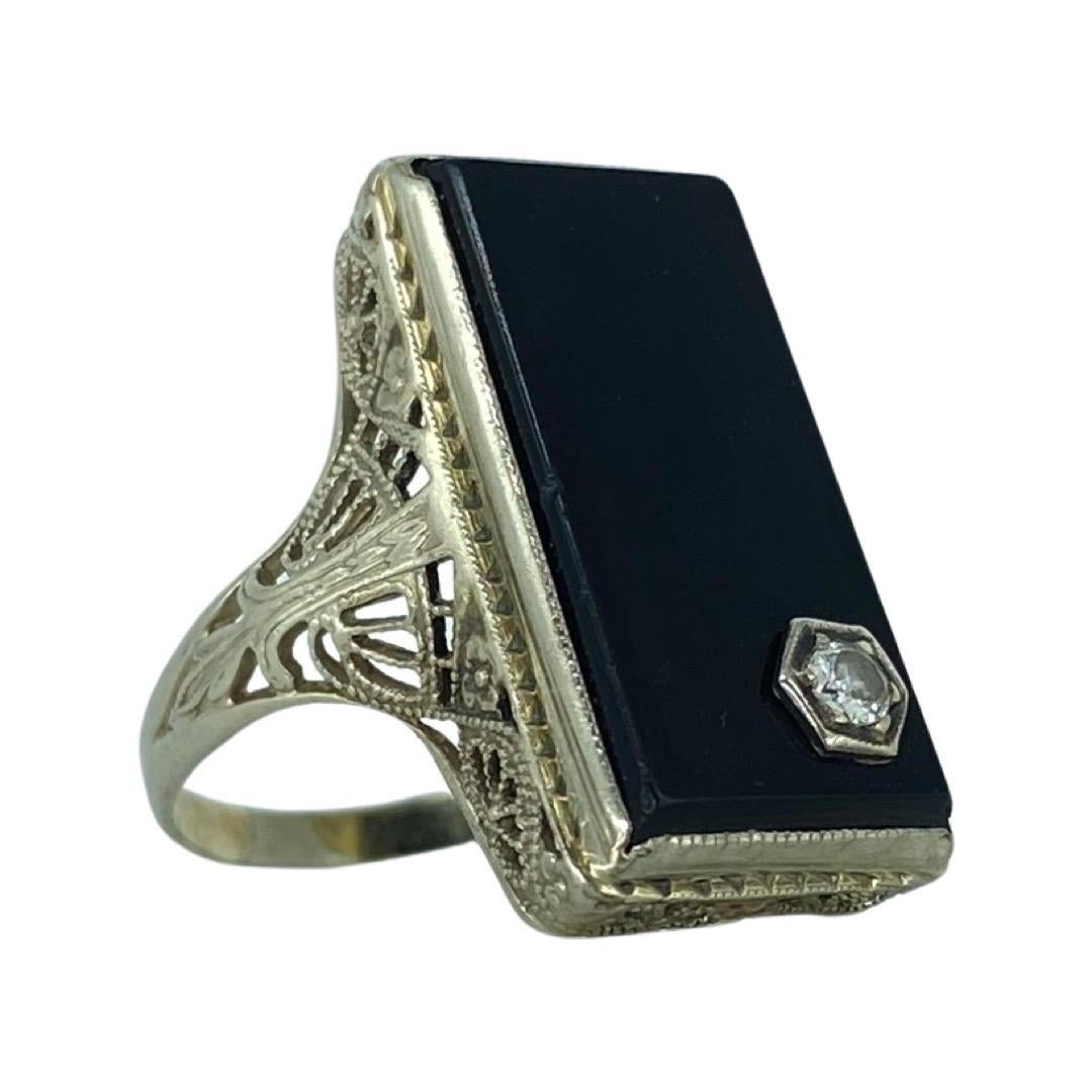 Edwardian 0.07 Carat Diamond In Rectangular Onyx Filigree Ring 14k White Gold In Excellent Condition For Sale In Miami, FL