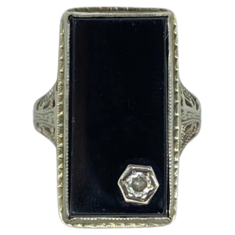 Bague édouardienne en or blanc 14 carats avec filigrane en onyx rectangulaire et diamant de 0,07 carat