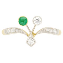 Anillo eduardiano con racimo de diamantes y esmeraldas de 0,15 ct, c.1910