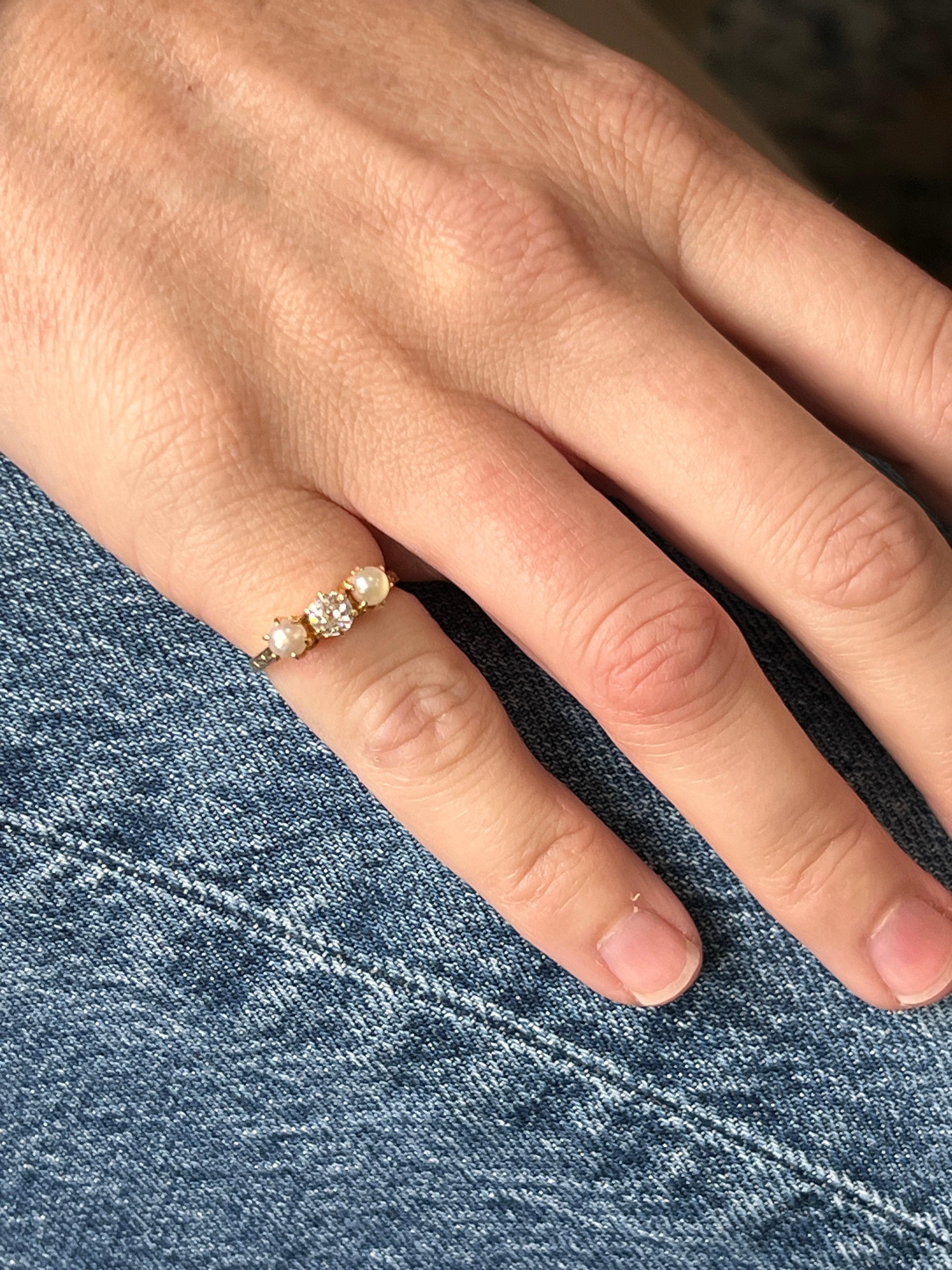 Bague édouardienne en or jaune 14k de 0,25 carat, diamant taillé à l'ancienne et perle en vente 4