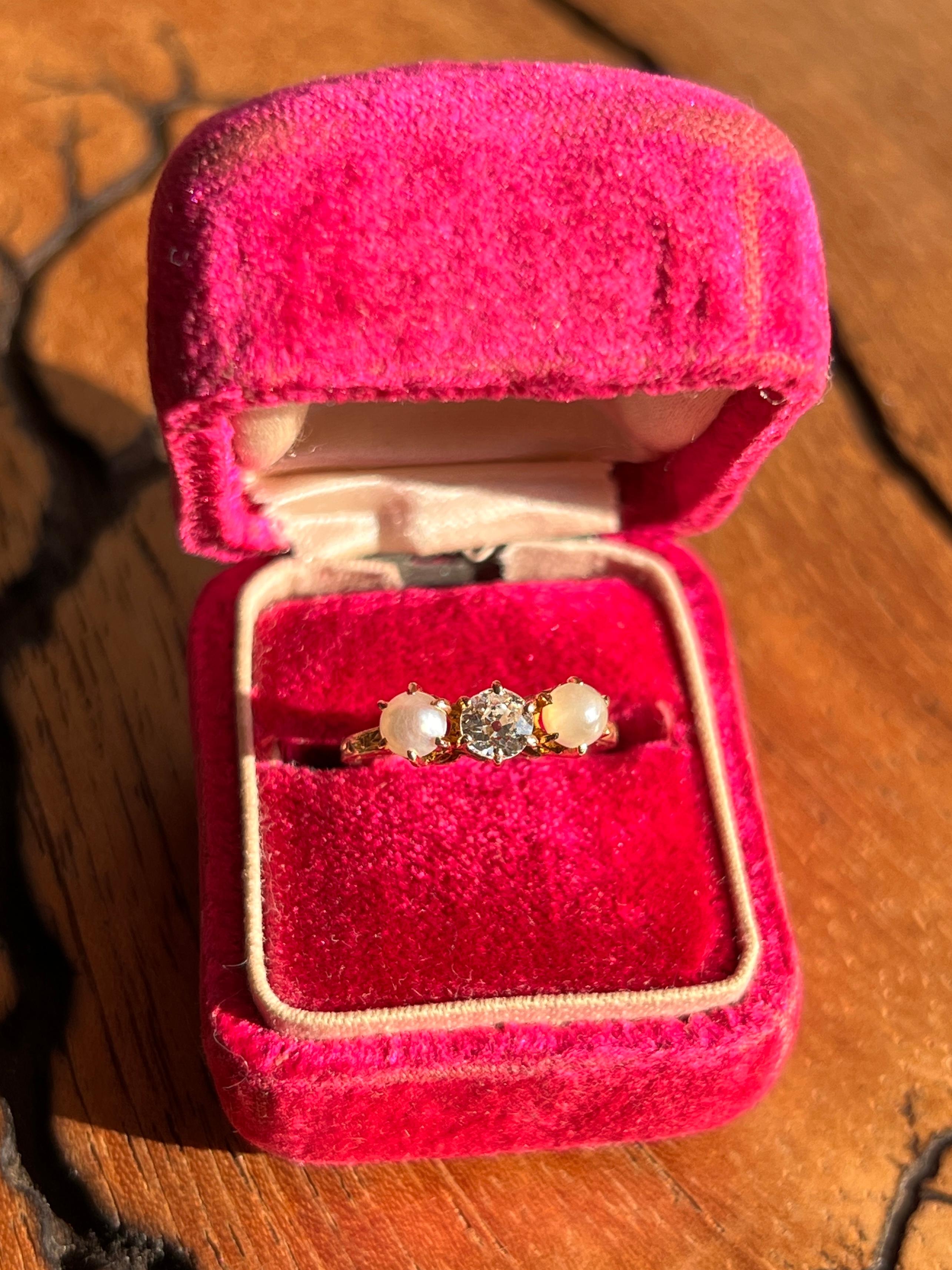 Bague édouardienne en or jaune 14k de 0,25 carat, diamant taillé à l'ancienne et perle en vente 1