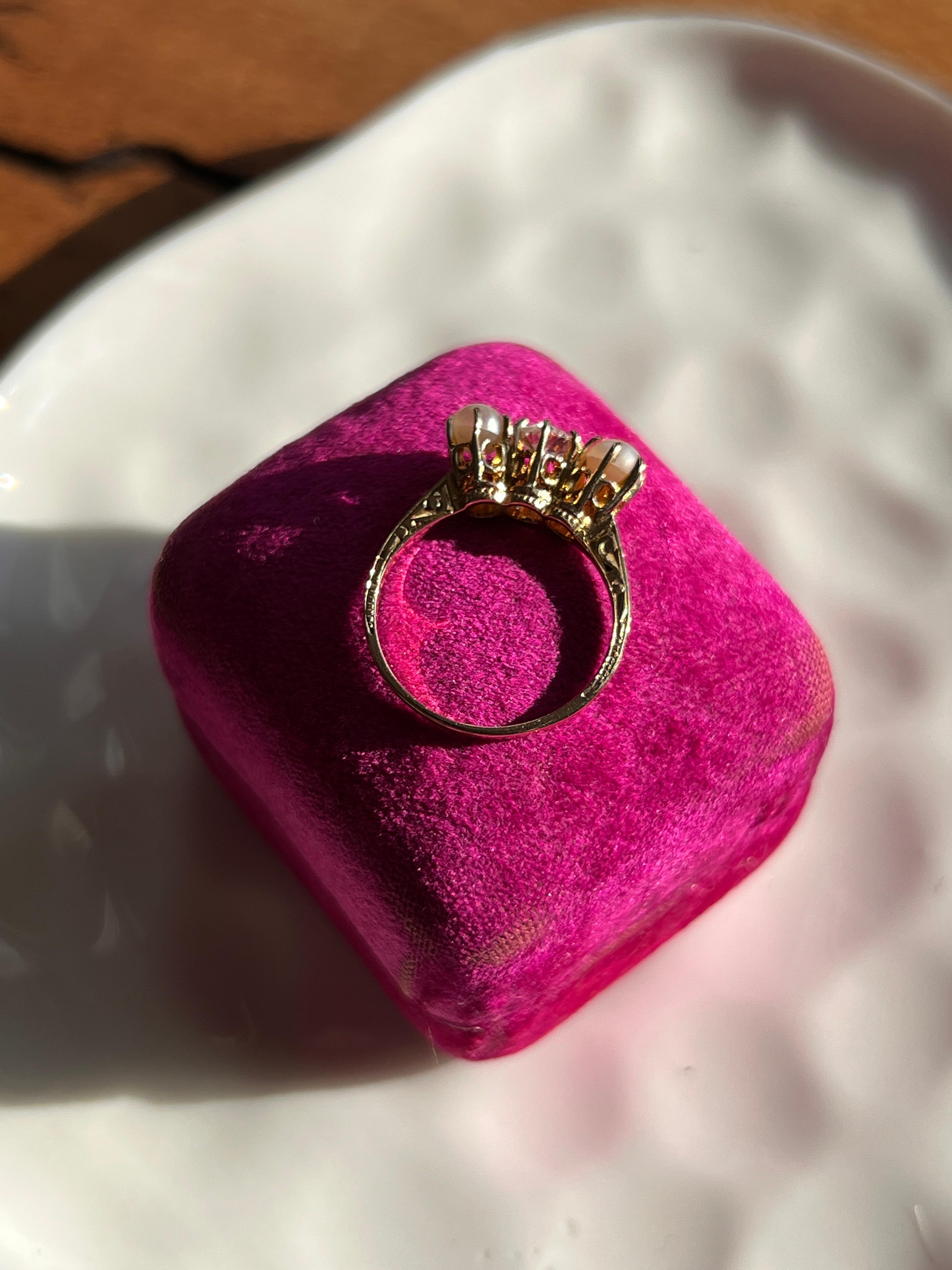 Bague édouardienne en or jaune 14k de 0,25 carat, diamant taillé à l'ancienne et perle en vente 3