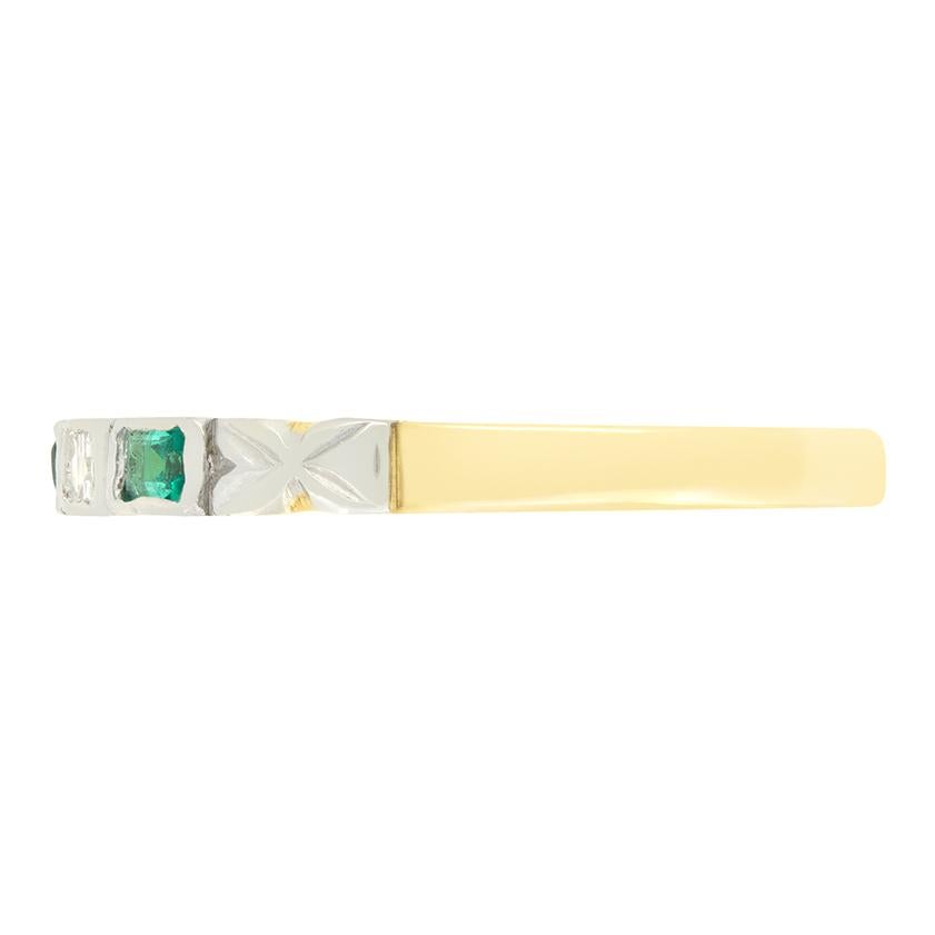Edoardiano Edwardian 0.30ct Emerald and Diamond Half Eternity Ring, c.1910s in vendita